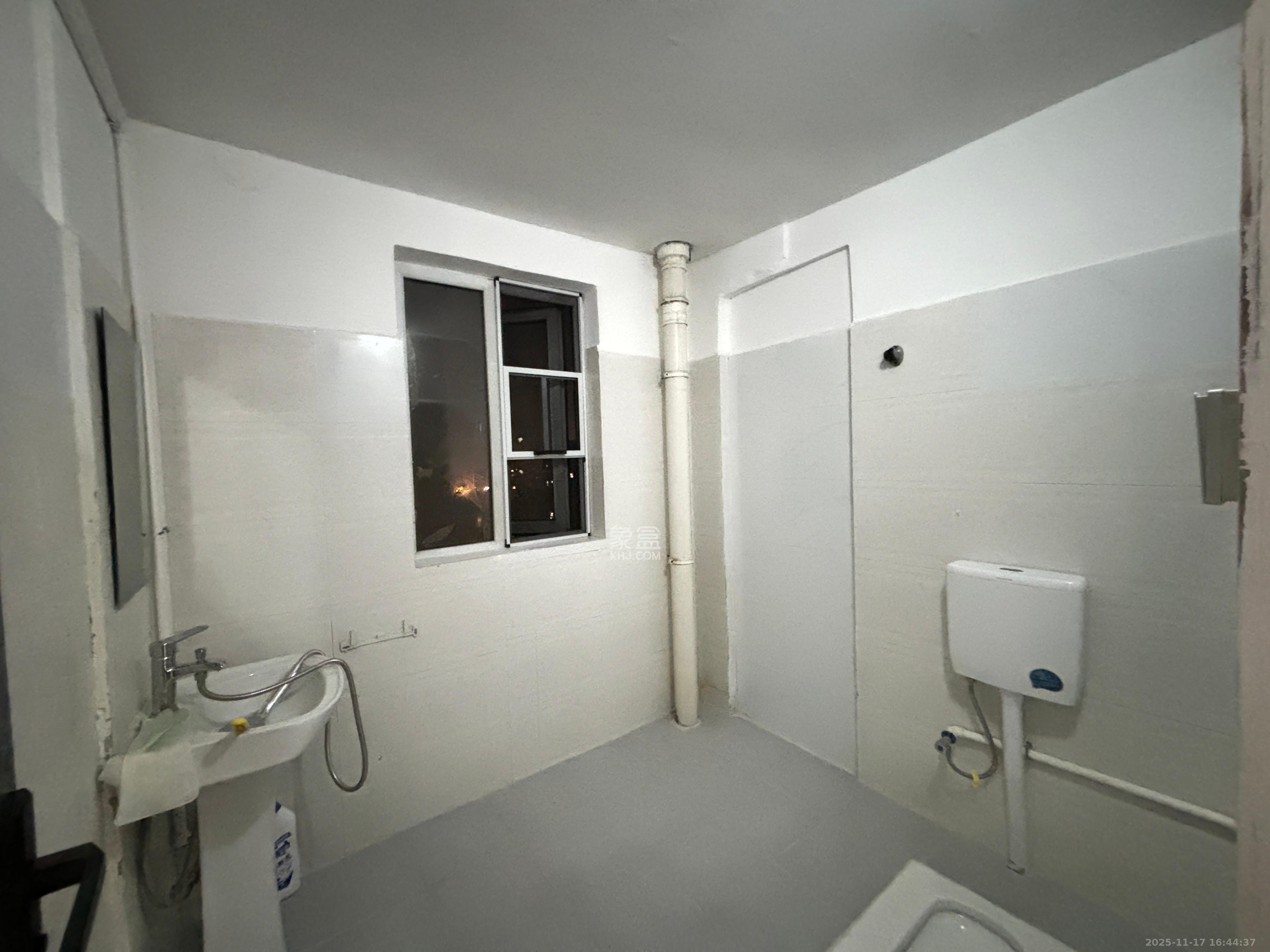 丽发新城  6室2厅2卫    2200.0元/月室内图