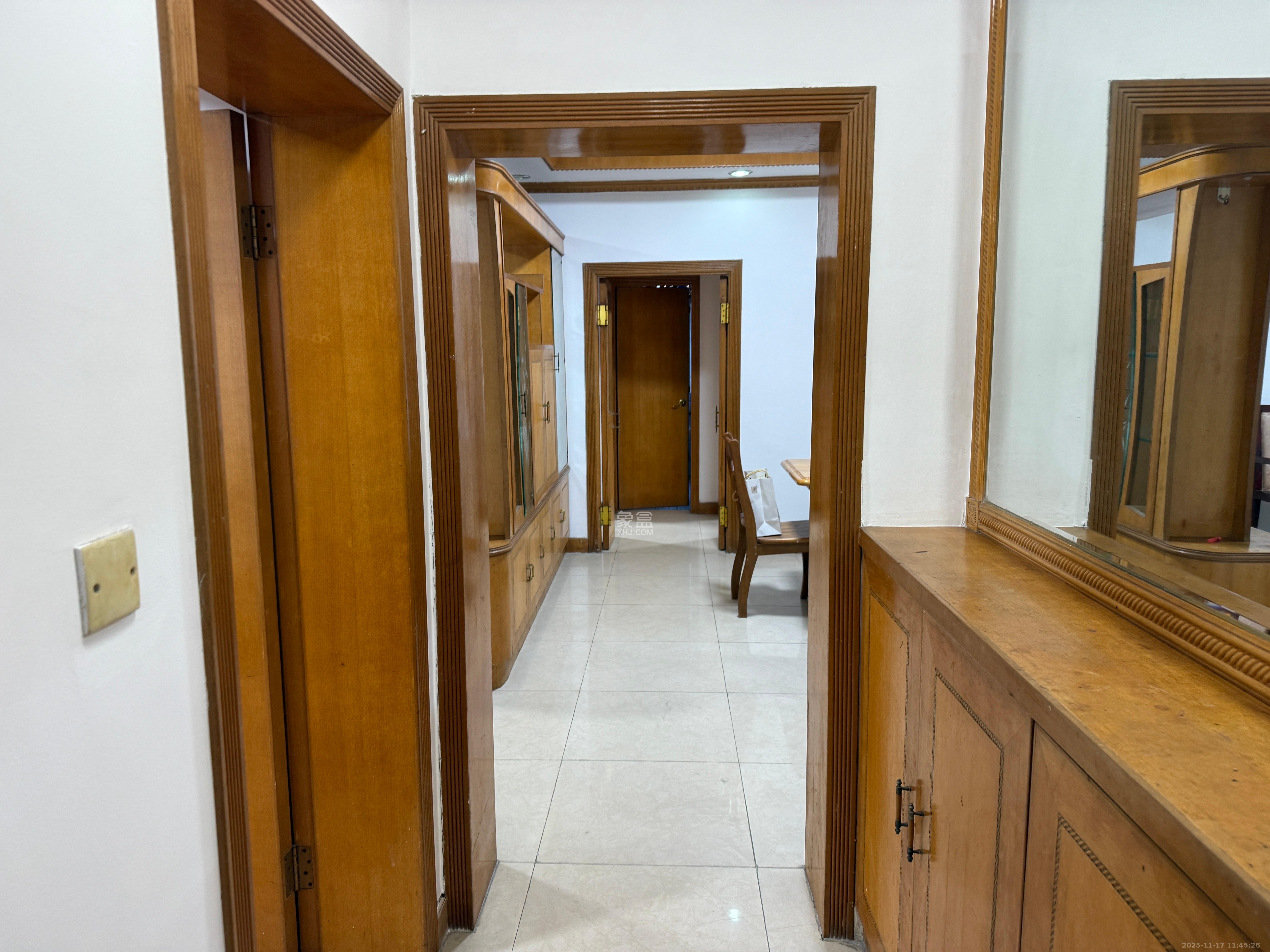 六堆子散盘  3室2厅2卫    2800.0元/月