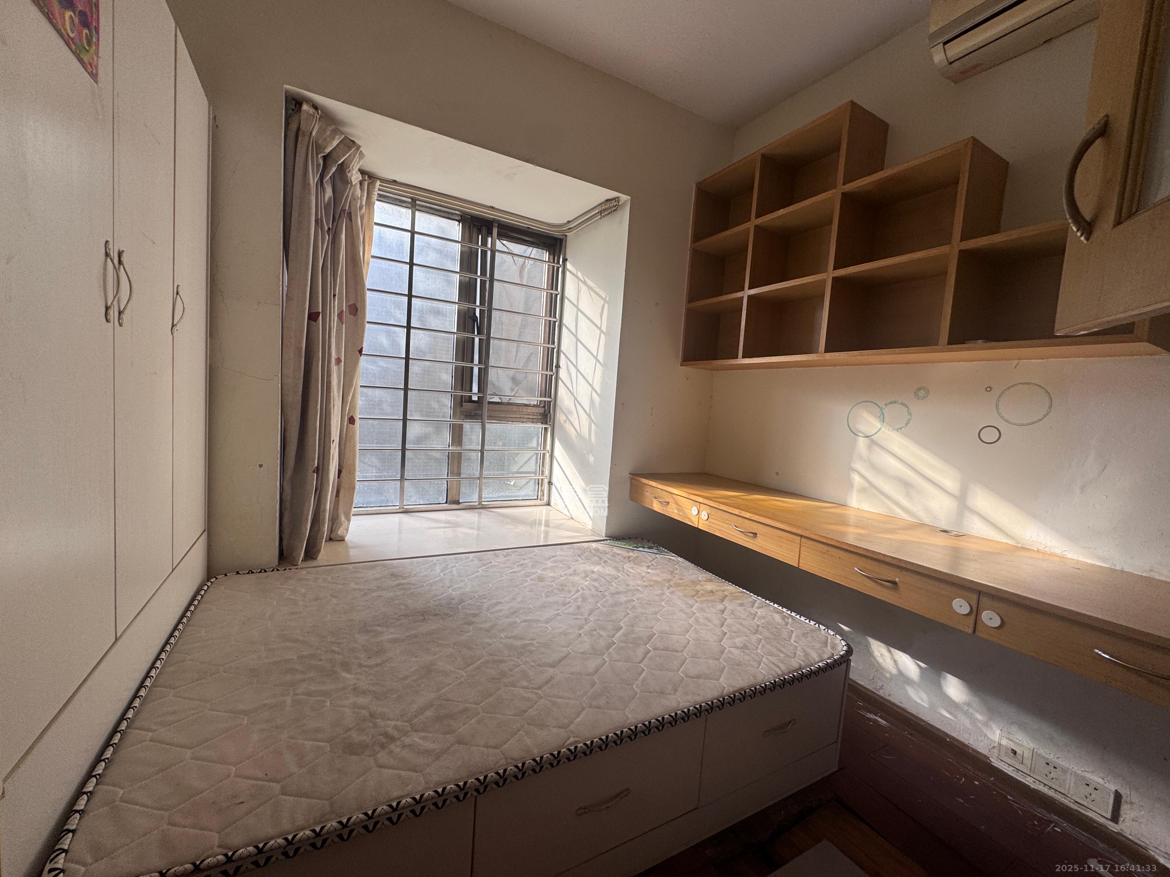 岳泰理想城  3室1厅2卫    2400.0元/月室内图