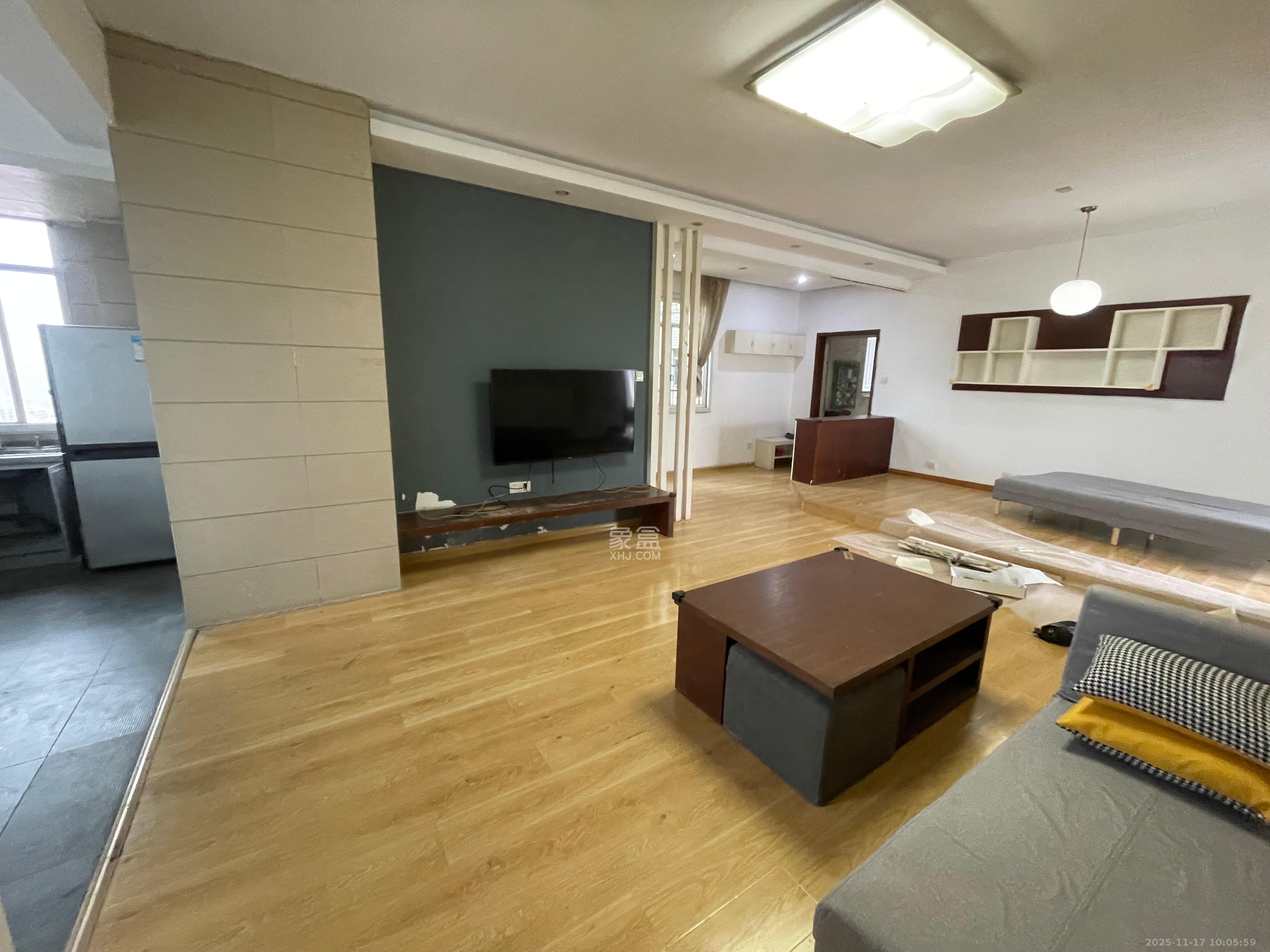 东方新世界  3室2厅2卫    3200.0元/月