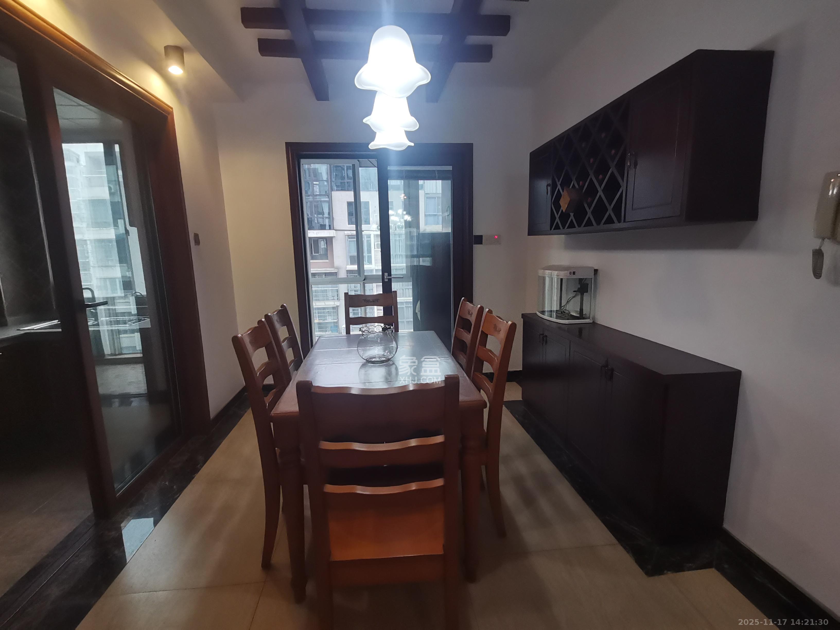 山语城一期  3室2厅2卫    3600.0元/月室内图