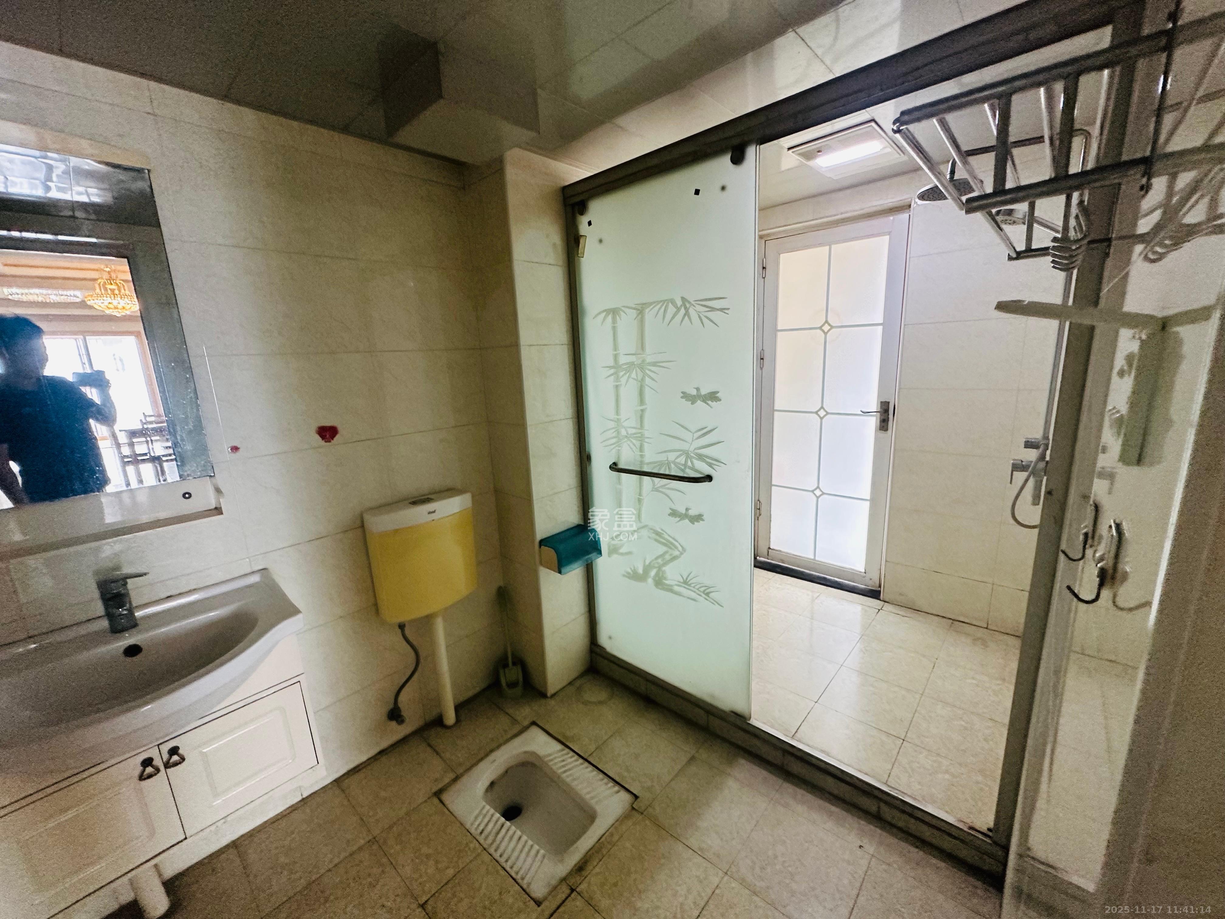 上河国际C区  3室2厅2卫    2300.0元/月室内图