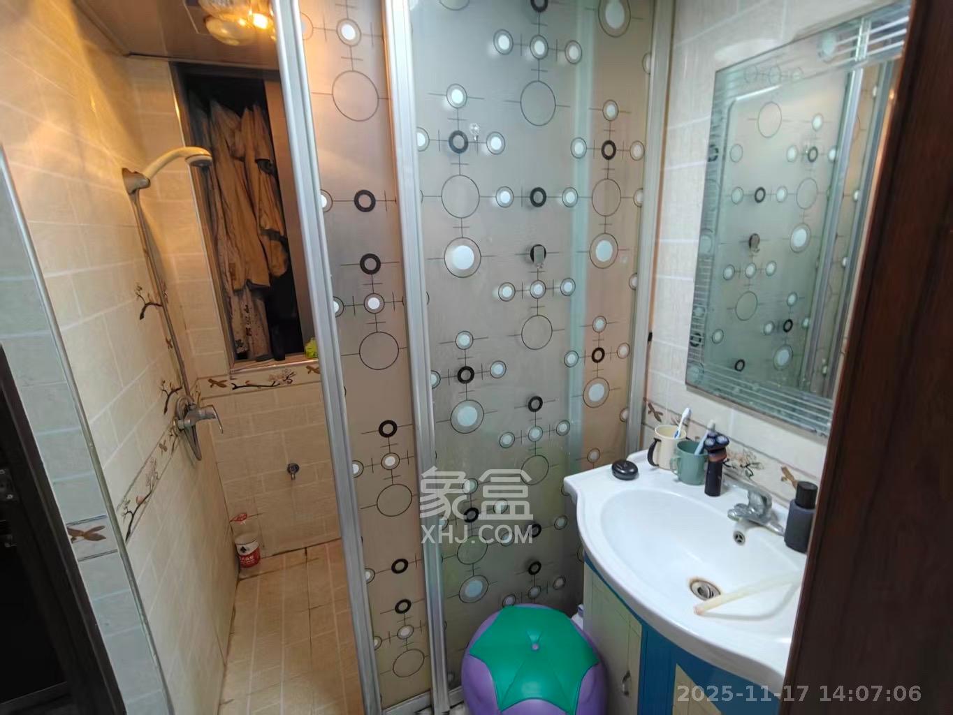 上海城小区 1室1厅1卫 1300.0元/月 上海城小区 1室1厅1卫 1300.0元/月室内图