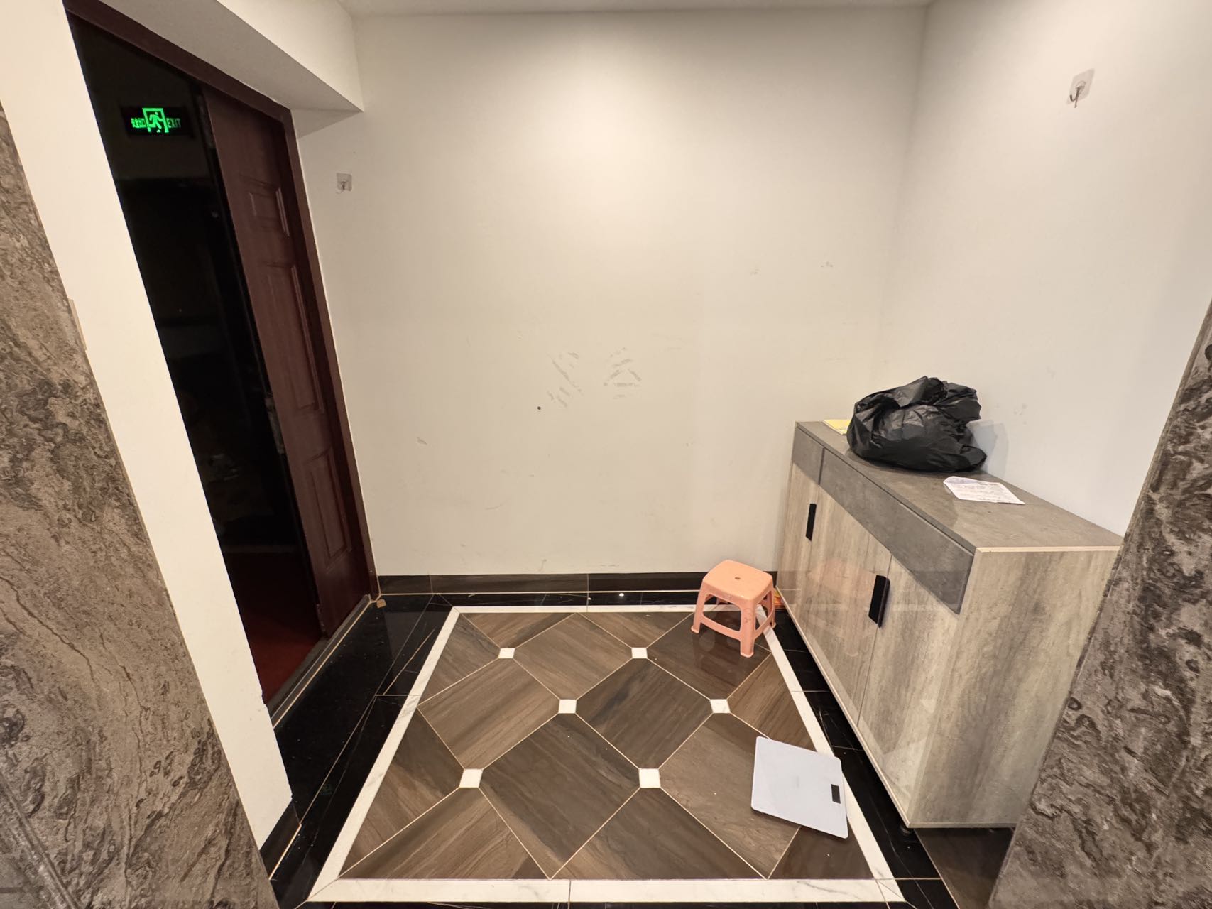 海航豪庭南苑 3室2厅2卫 5000.0元/月 海航豪庭南苑 3室2厅2卫 5000.0元/月室内图