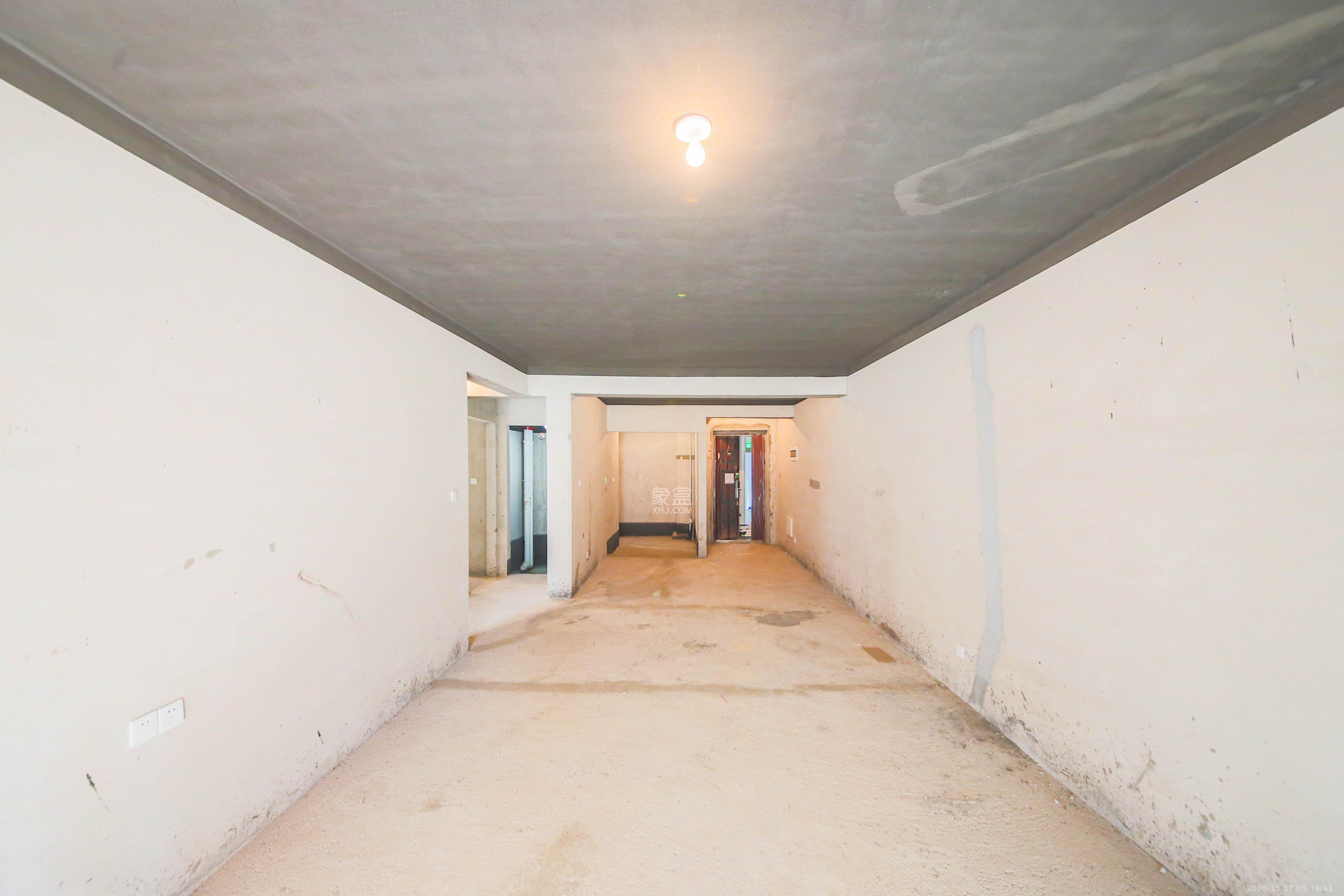 香缇雅苑(鑫远翡丽郡二期) 3室2厅1卫 118.0万 香缇雅苑(鑫远翡丽郡二期) 3室2厅1卫 118.0万客厅