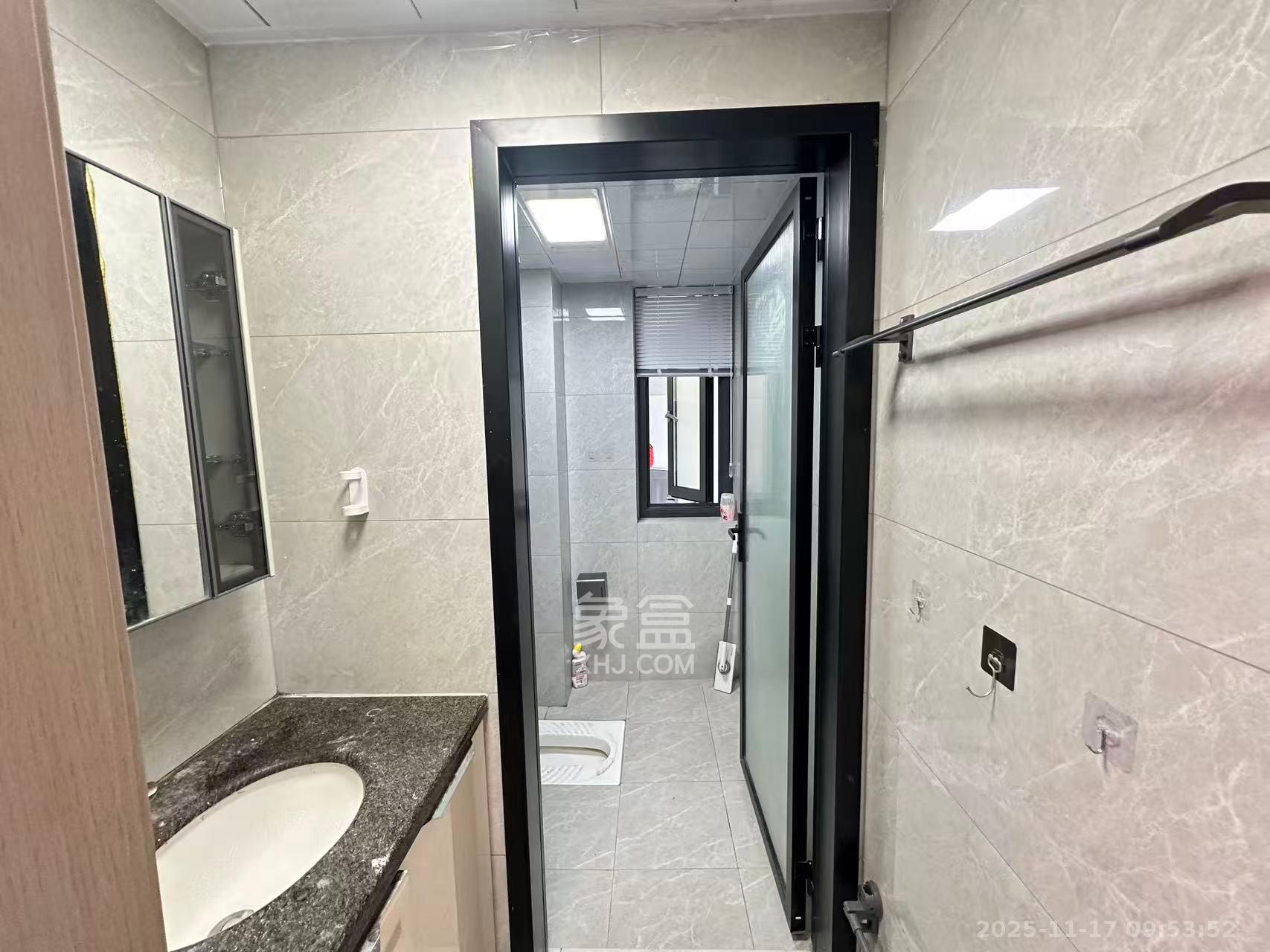 天麓尚层  3室2厅1卫    2100.0元/月室内图