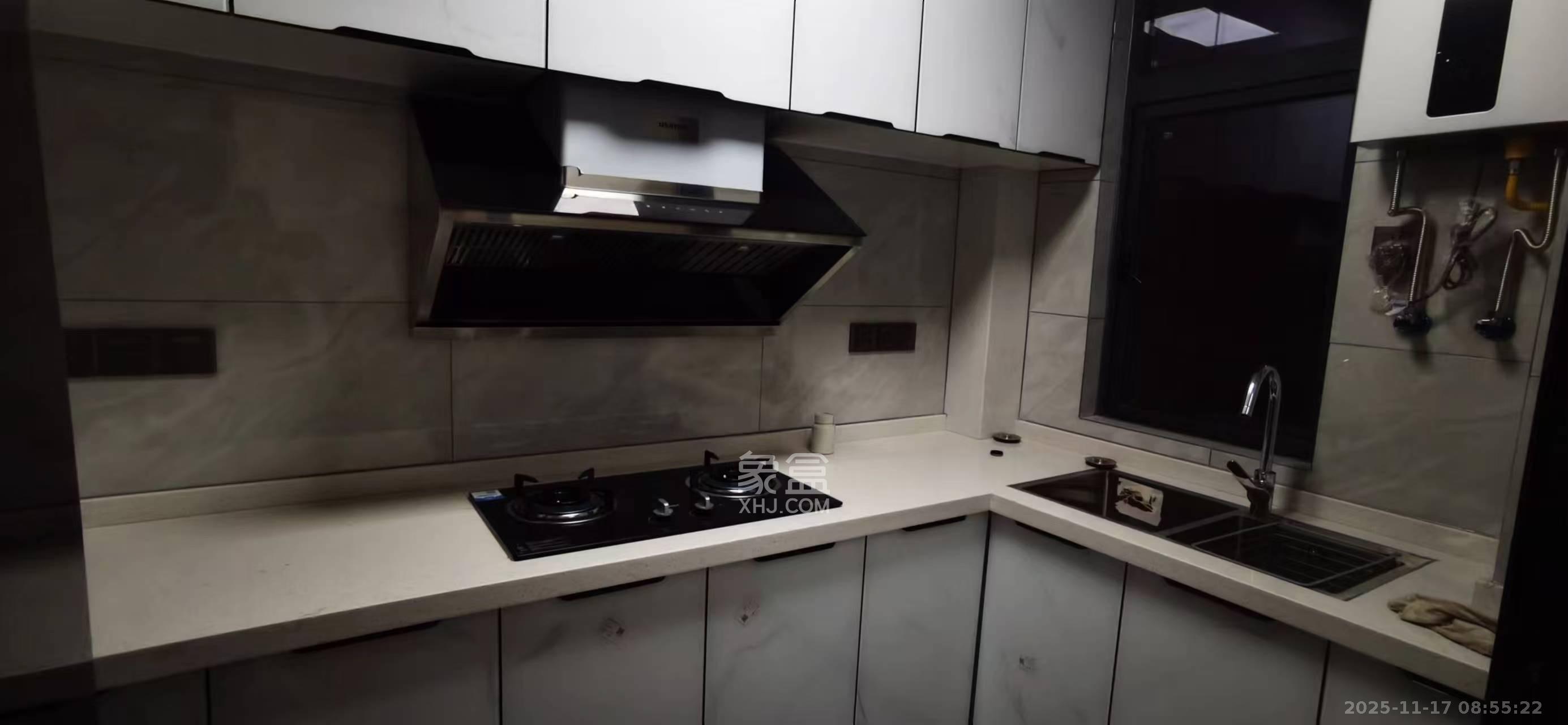 日盛湖湘花苑  3室2厅1卫    2600.0元/月室内图