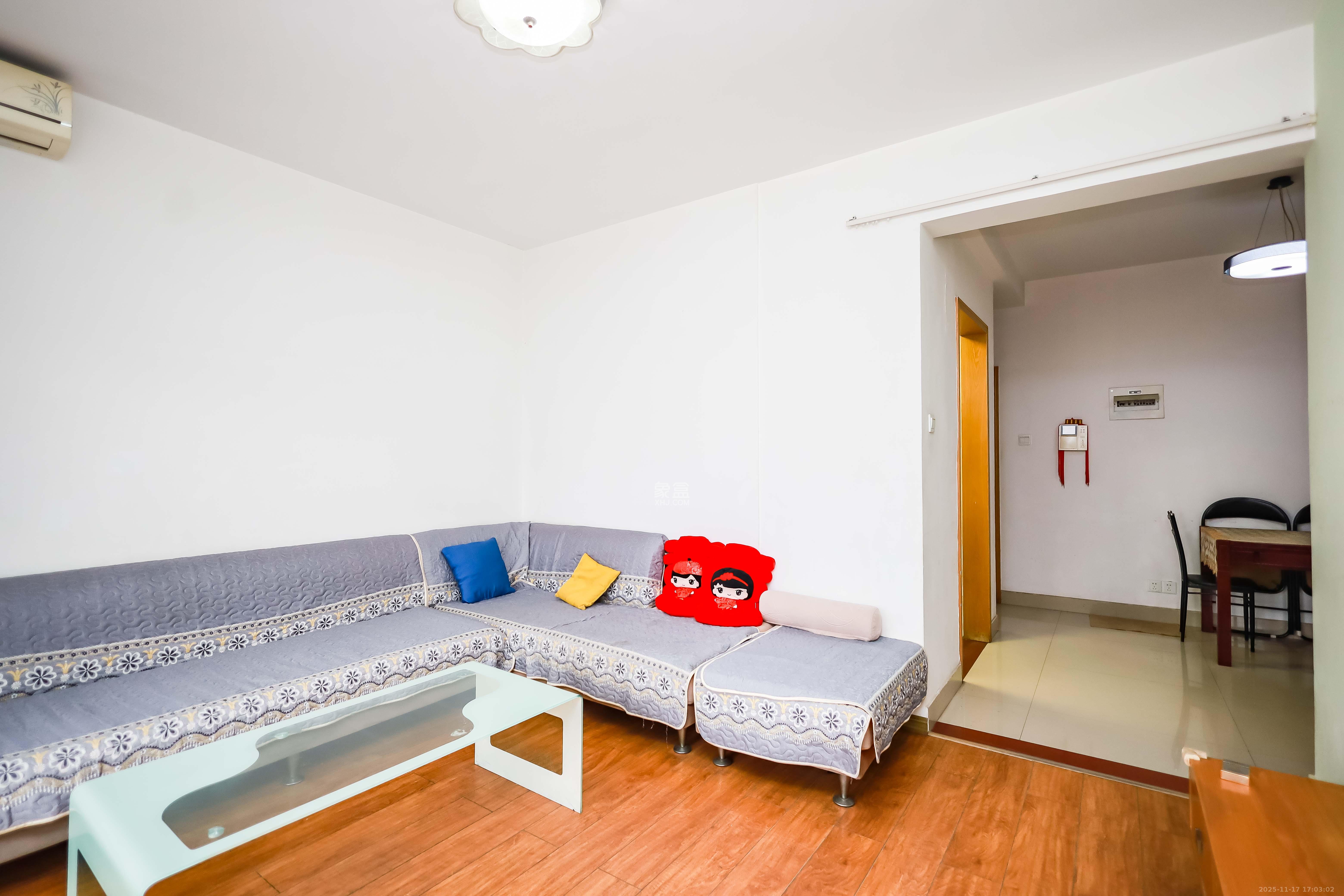 西城龙庭  2室2厅1卫    69.8万客厅