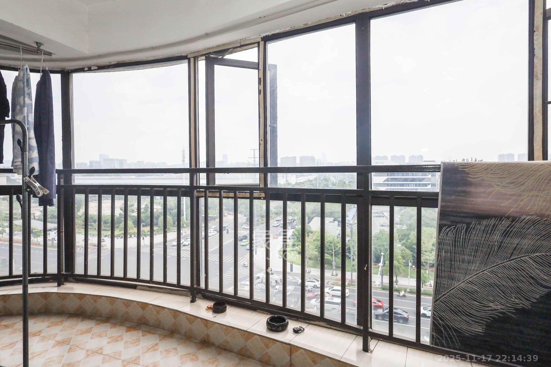 保利麓谷林语F区  1室2厅1卫    2000.0元/月室内图