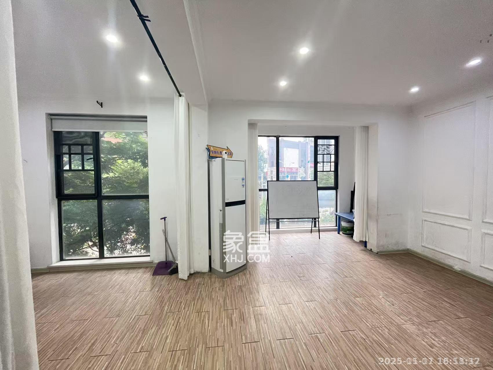 江河双水湾  3室2厅1卫    3000.0元/月室内图