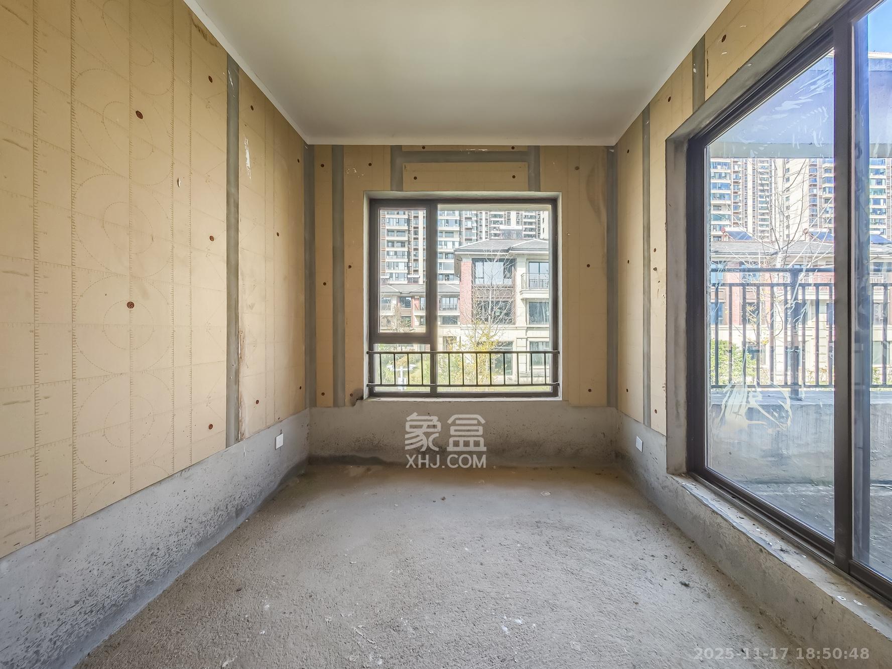 恒基旭辉湖山赋  5室3厅3卫    480.0万卧室