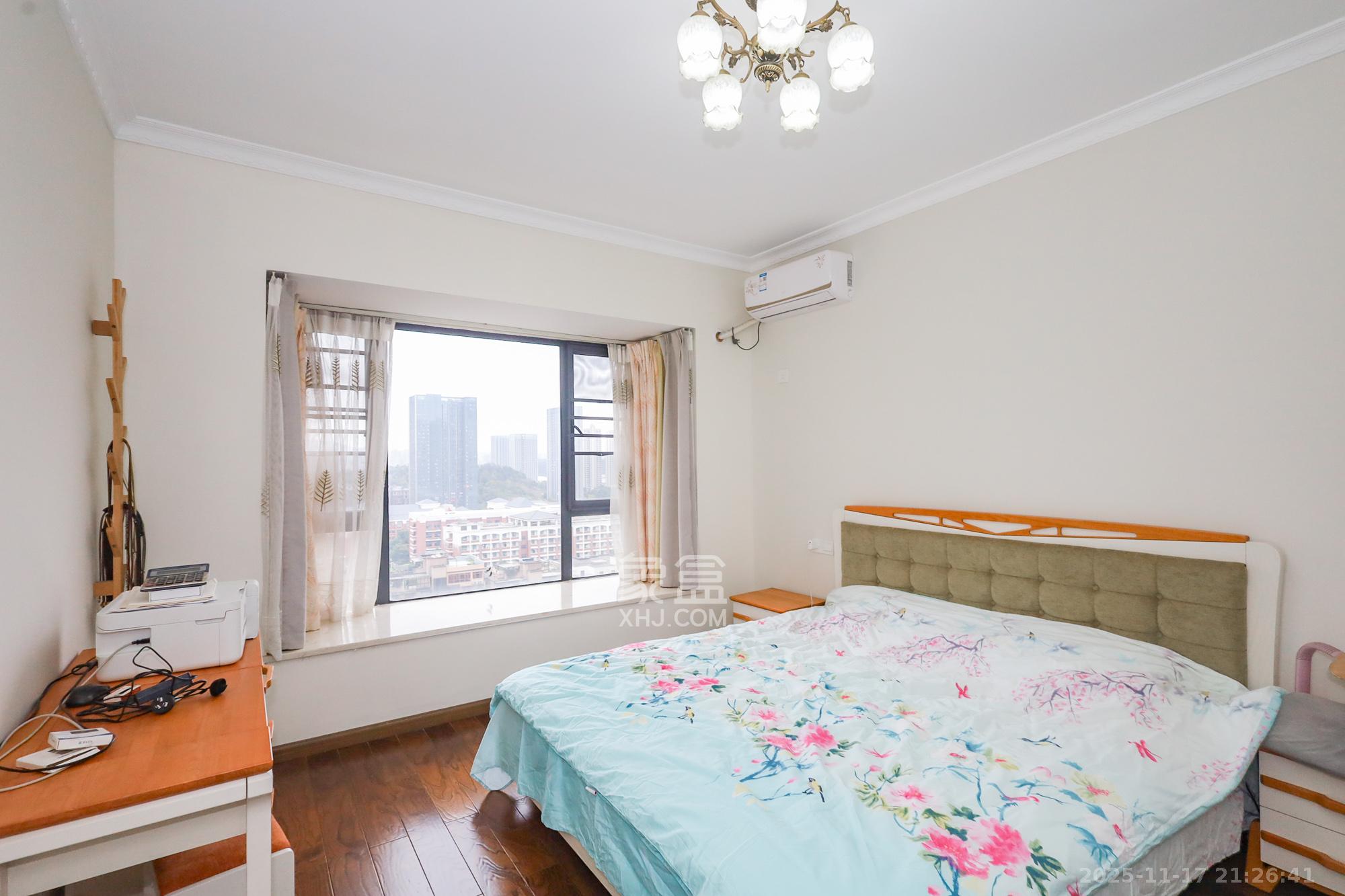 钰龙天下一期  3室2厅2卫    258.0万卧室