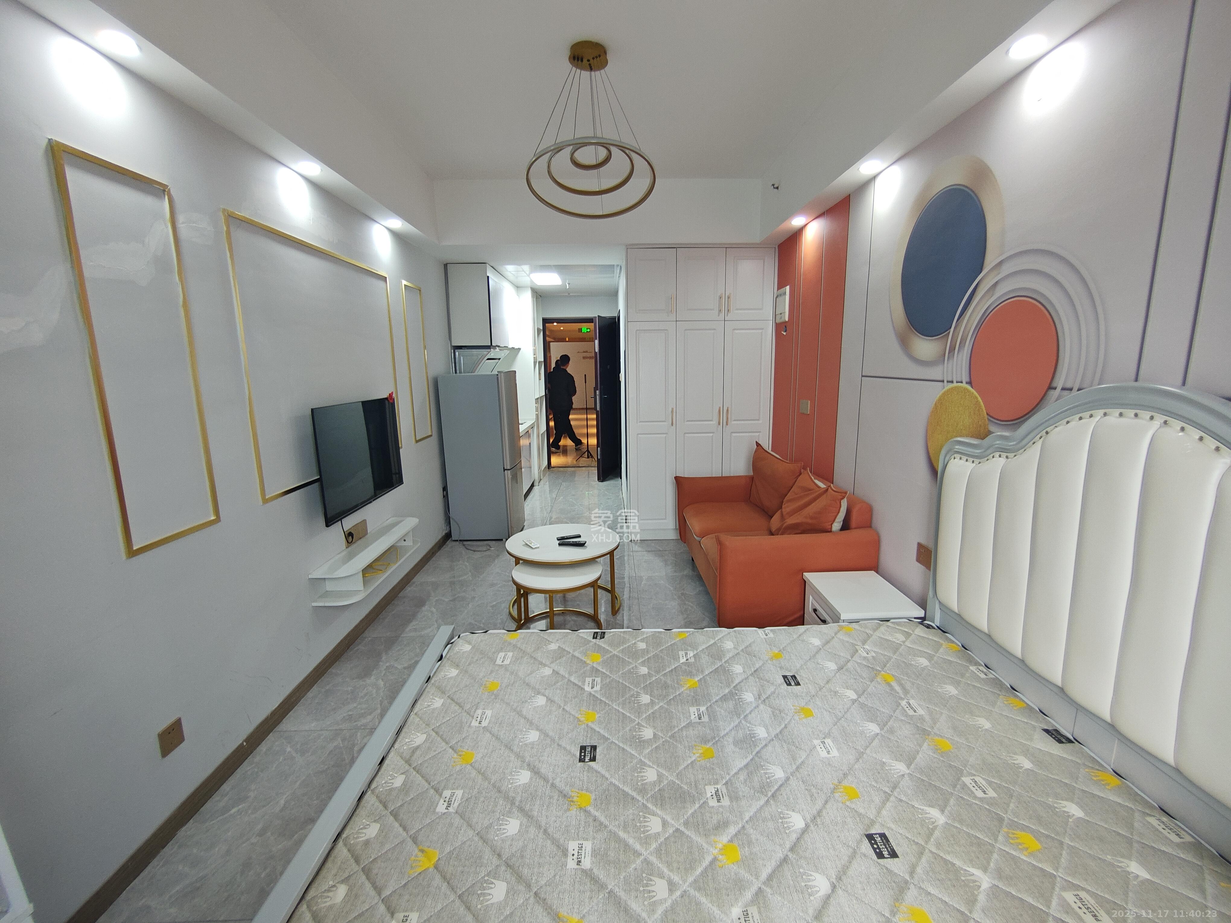 保利麓谷林语I区  1室1厅1卫    1300.0元/月室内图