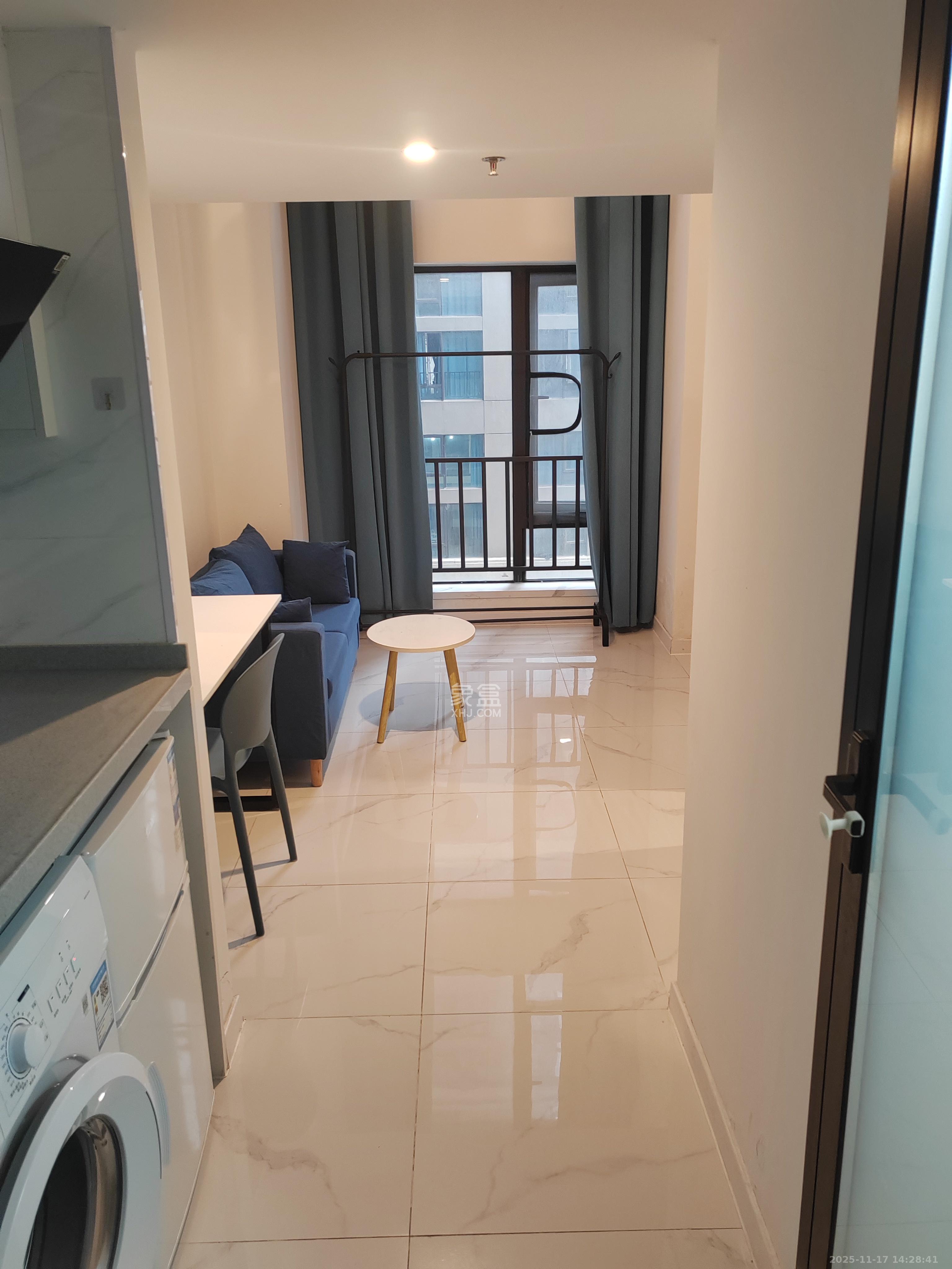 卓越江岸  1室1厅1卫    2000.0元/月