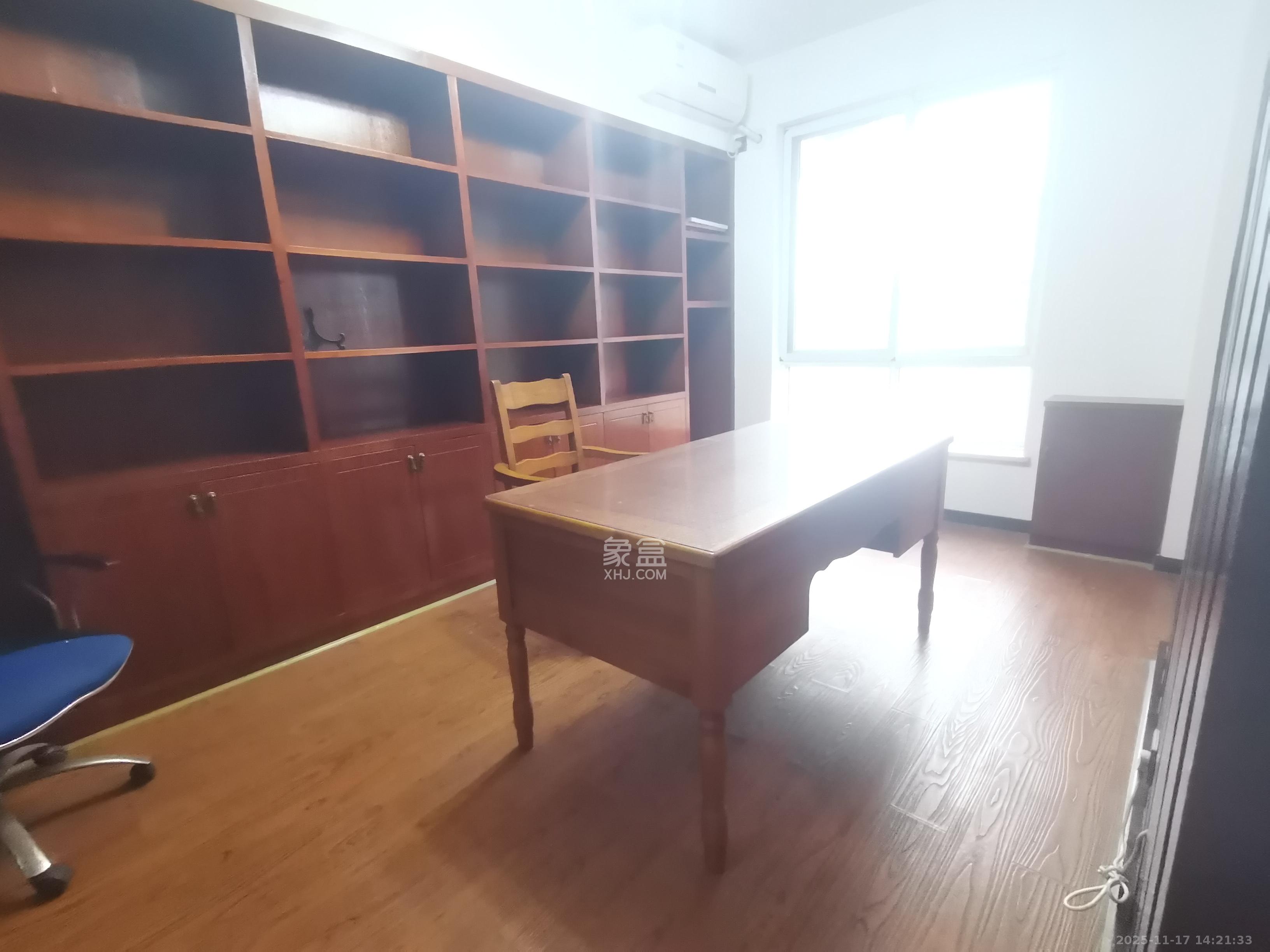 山语城一期  3室2厅2卫    3600.0元/月室内图