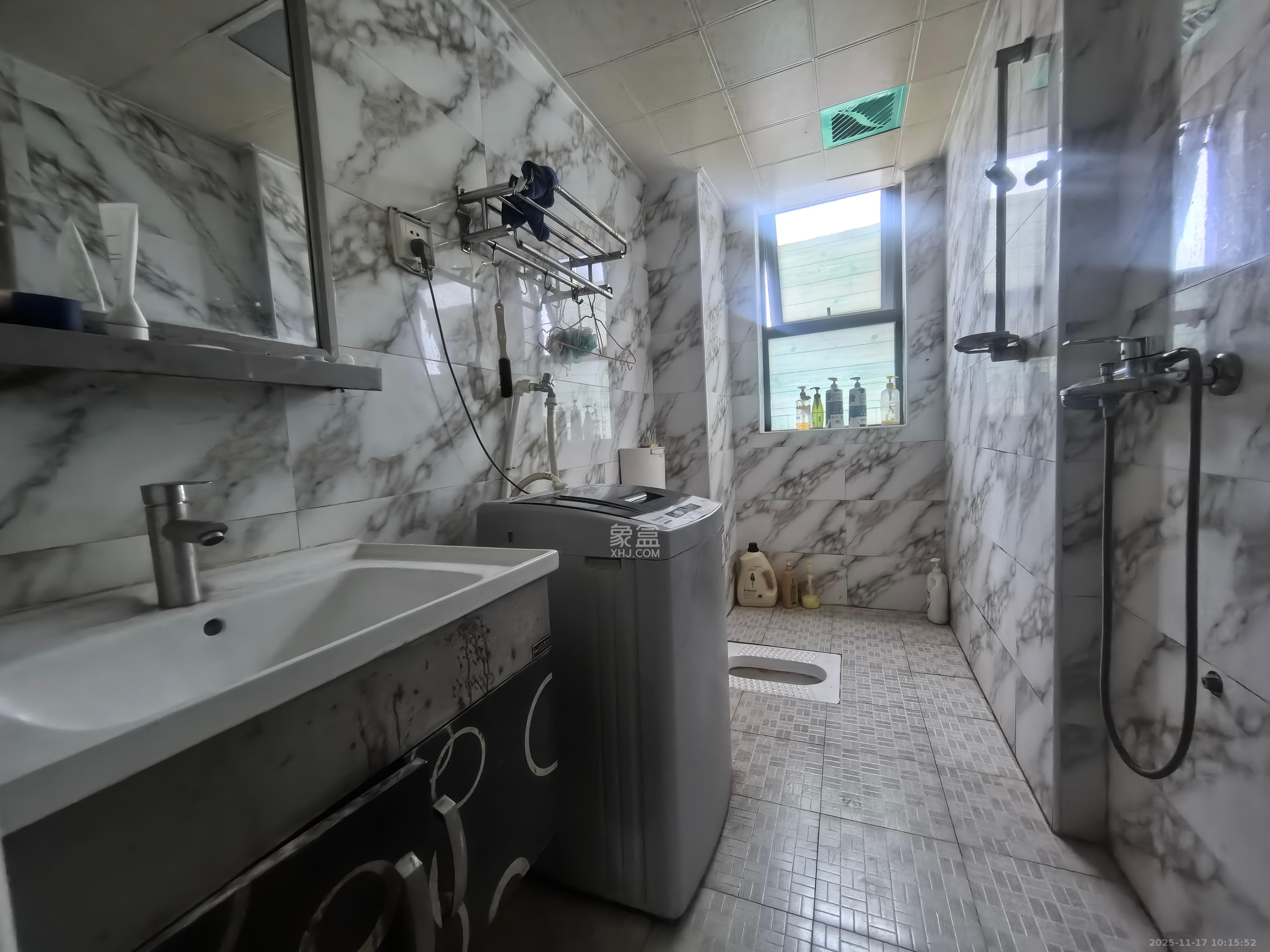 莱茵城 1室1厅1卫 700.0元/月 莱茵城 1室1厅1卫 700.0元/月室内图