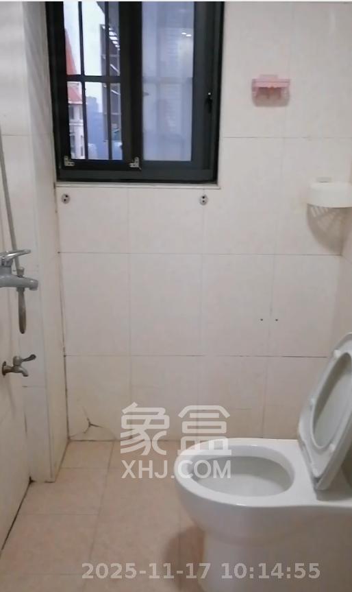 嘉盛华庭（一期、二期、三期）  3室2厅2卫    2500.0元/月室内图