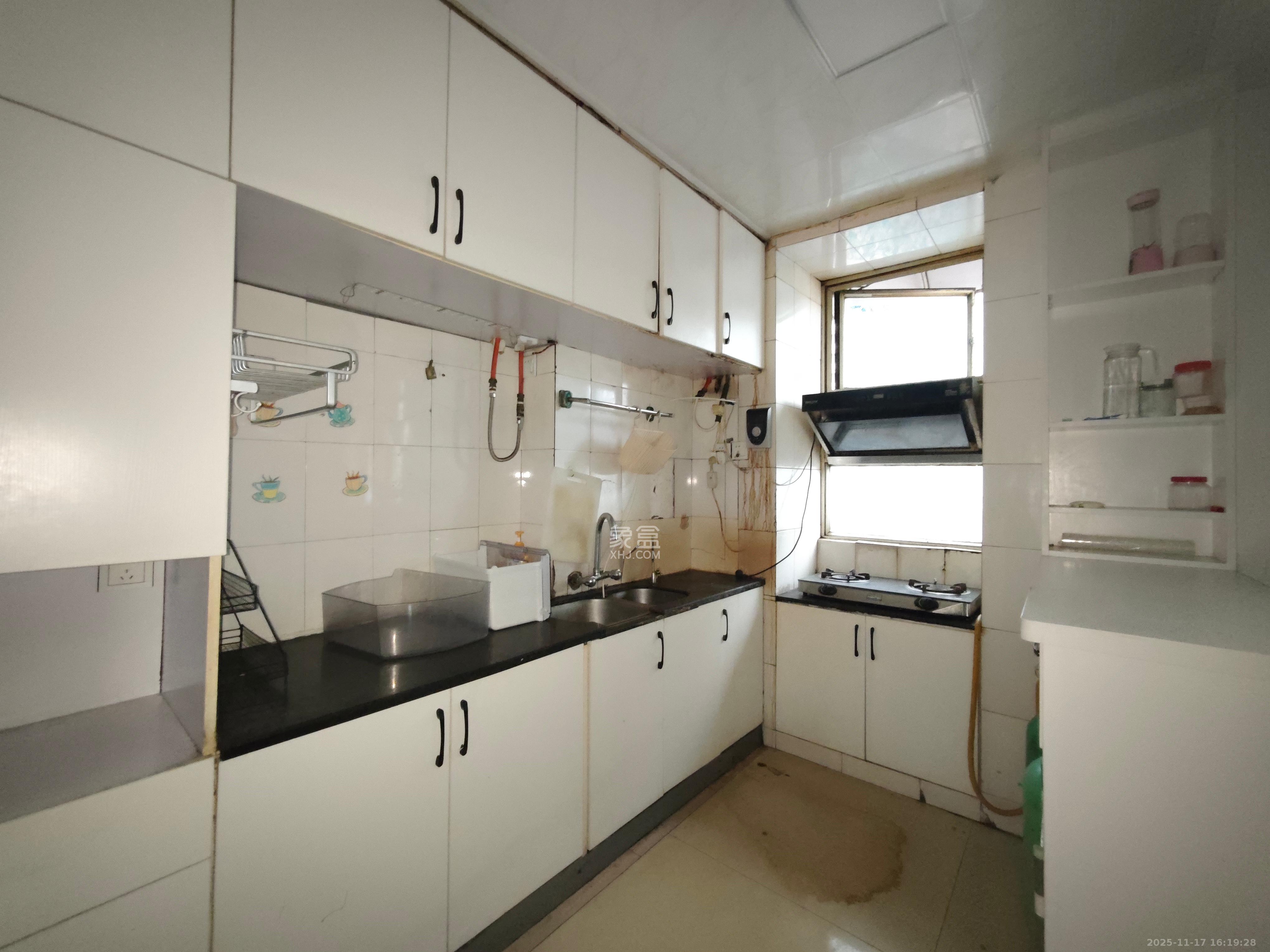 学宫街散盘  3室2厅2卫    2500.0元/月室内图