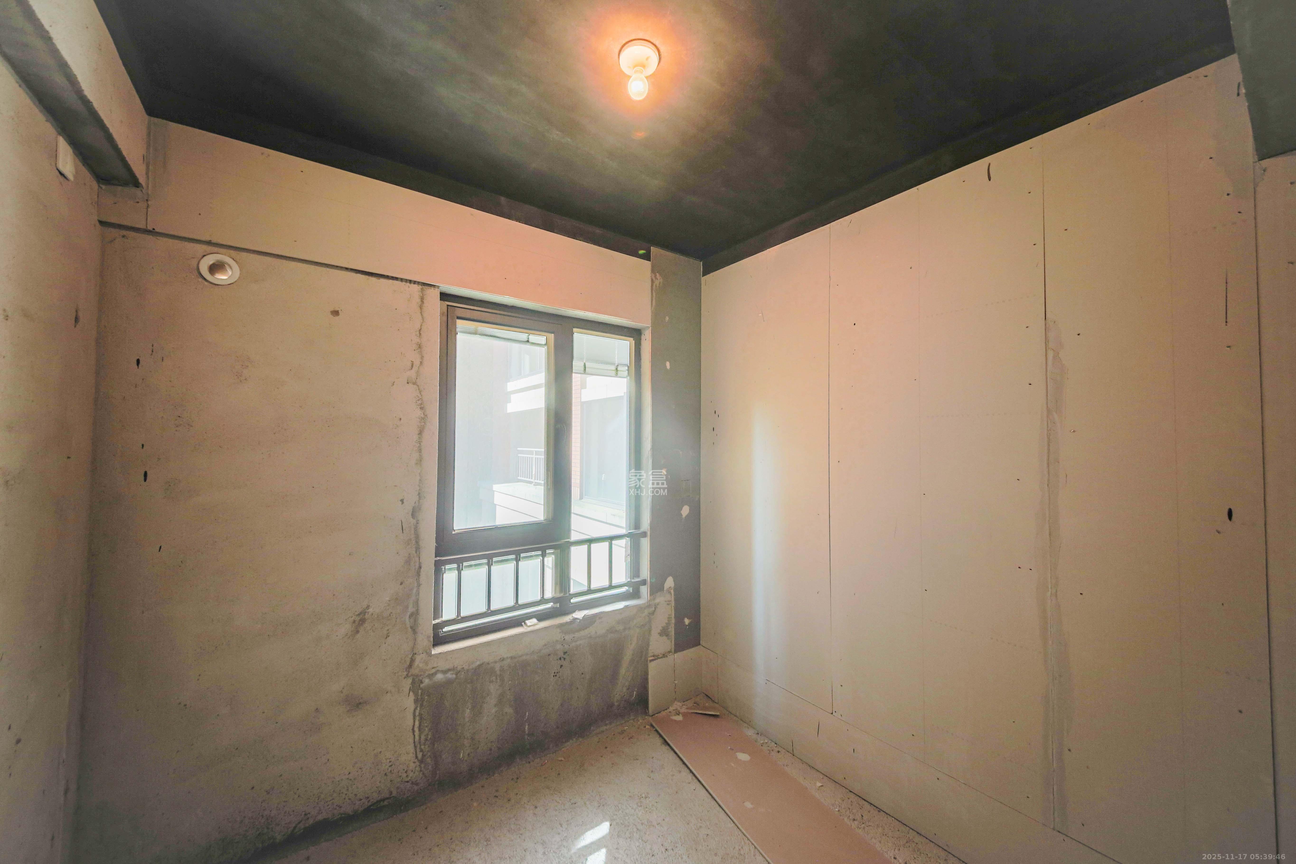 香缇雅苑（鑫远翡丽郡二期）  3室2厅1卫    118.0万卧室