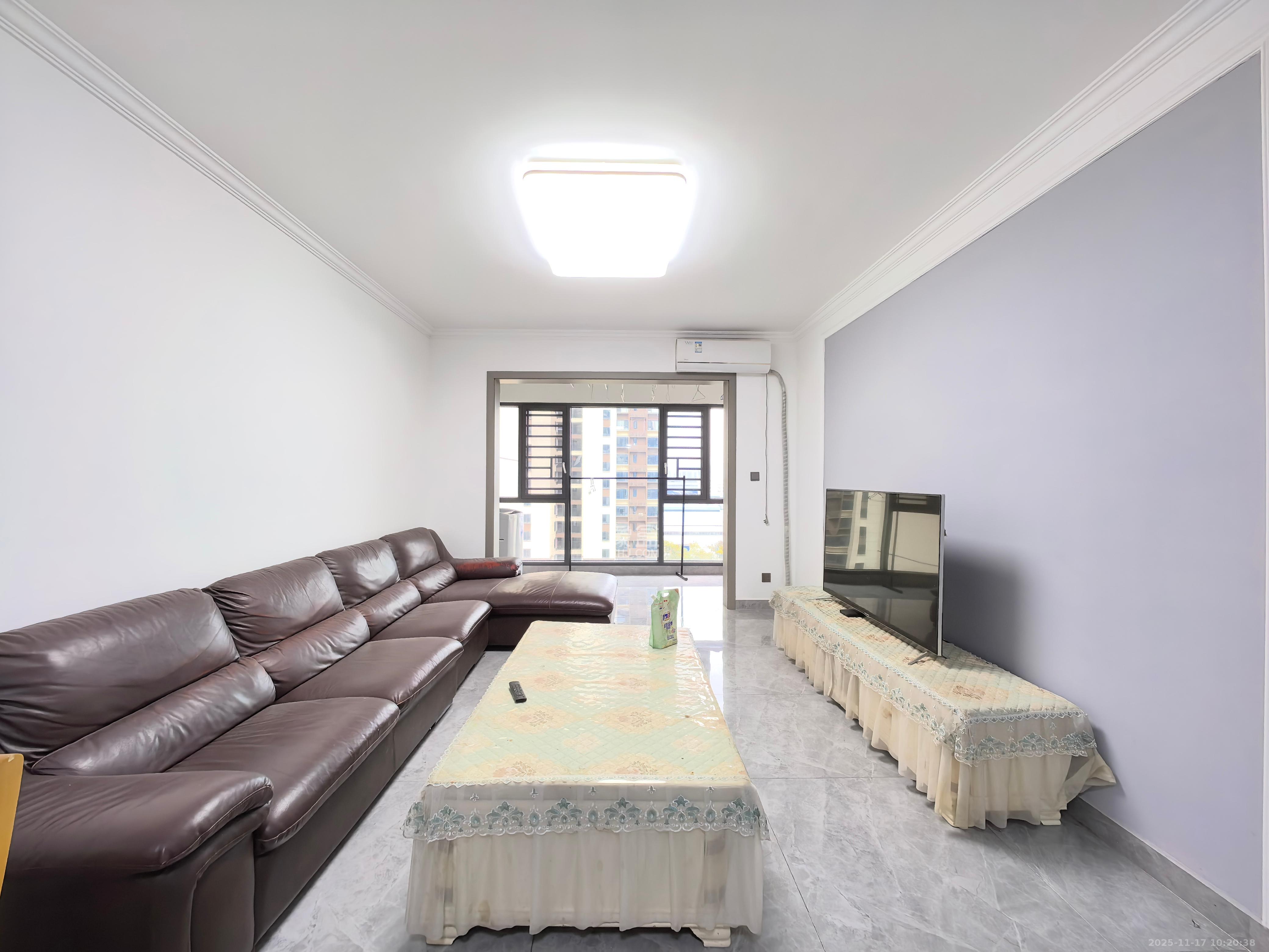 华远海蓝郡 3室2厅1卫 2200.0元/月 华远海蓝郡 3室2厅1卫 2200.0元/月室内图