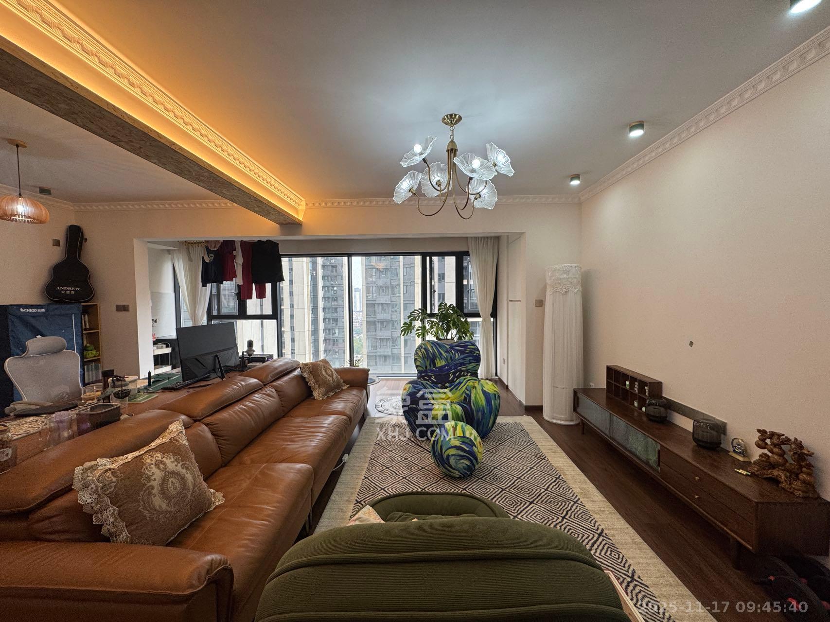 卓越伊景苑  3室2厅2卫    4000.0元/月