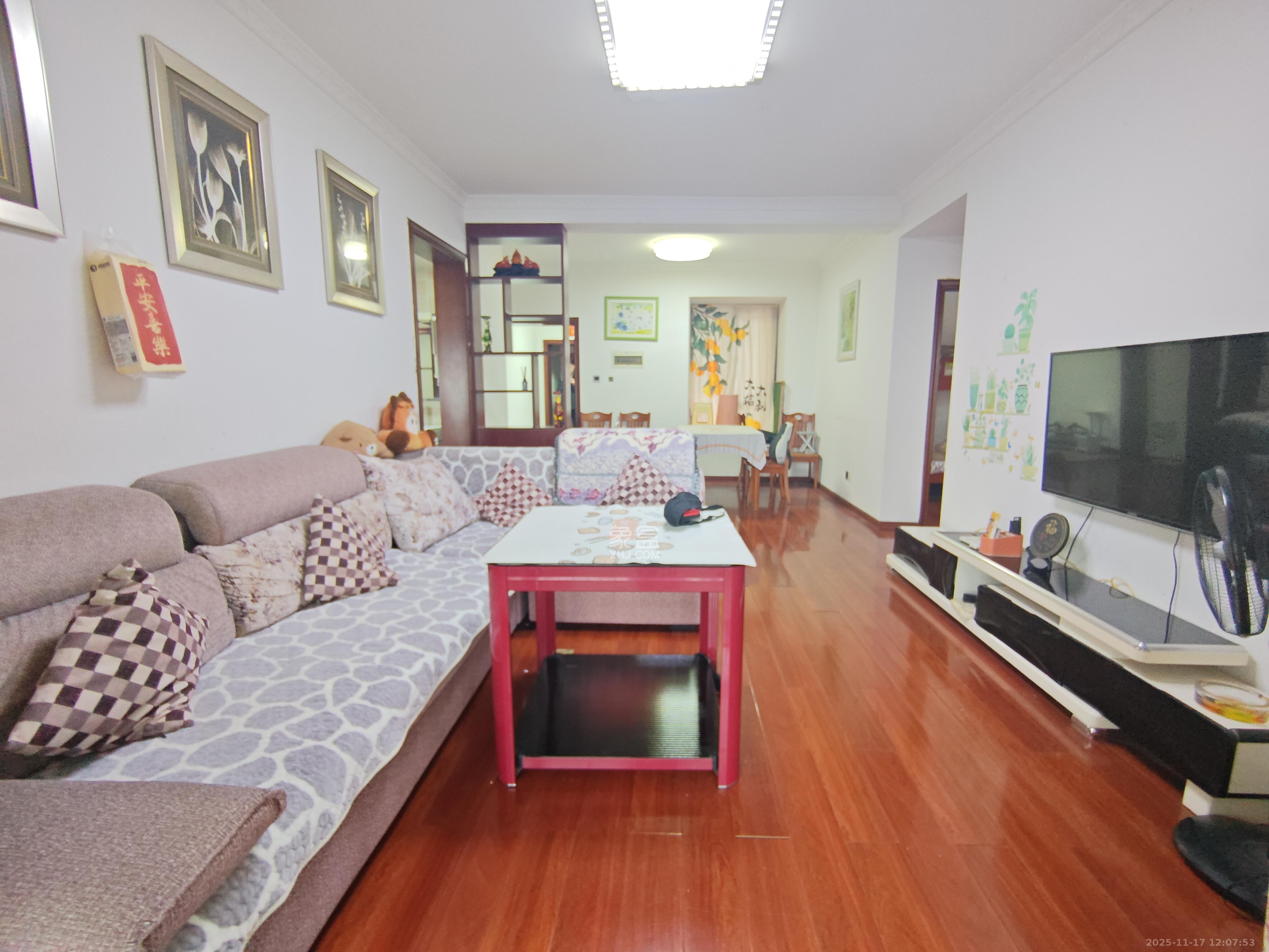 保利麓谷林语B区  3室2厅1卫    2300.0元/月室内图1