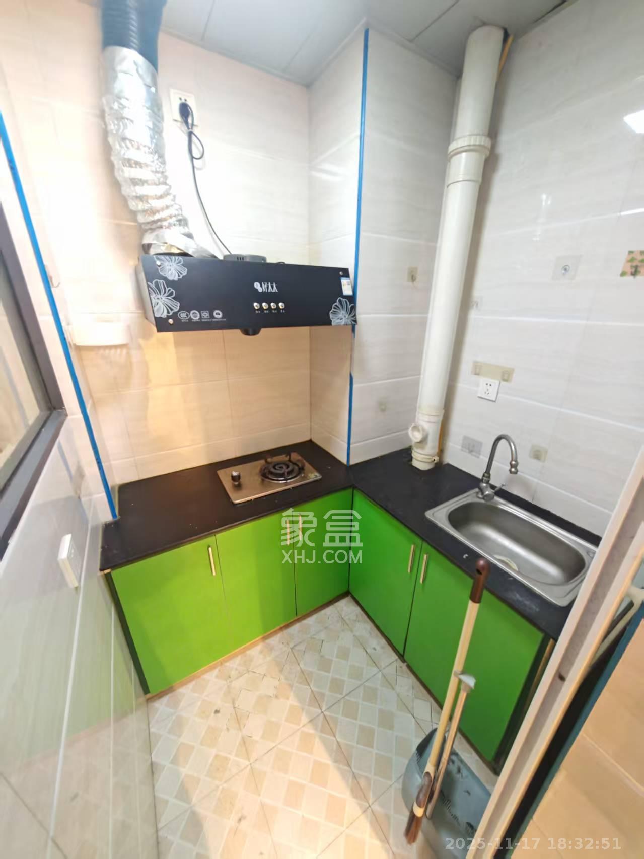 鑫远湘府逸园 1室1厅1卫 1200.0元/月 鑫远湘府逸园 1室1厅1卫 1200.0元/月室内图