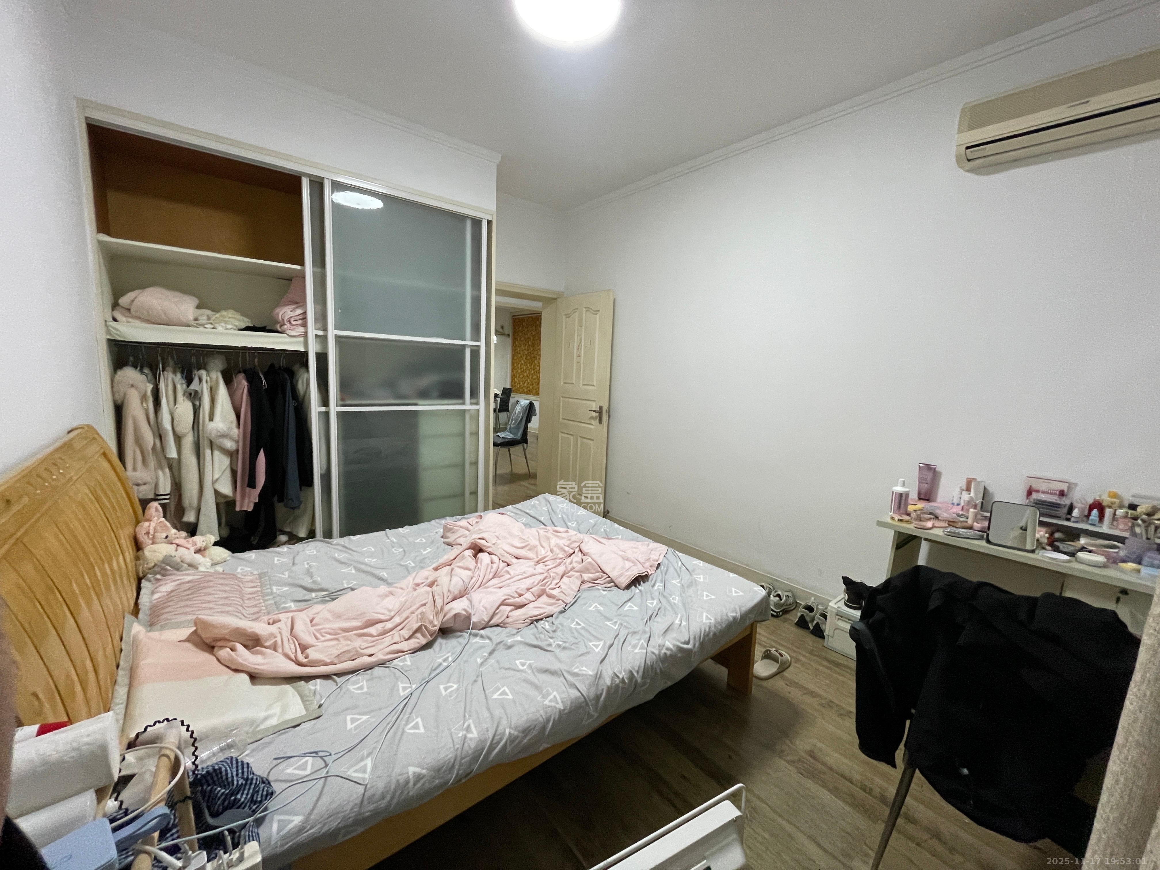 红旗区四片 2室2厅1卫 1500.0元/月 红旗区四片 2室2厅1卫 1500.0元/月室内图