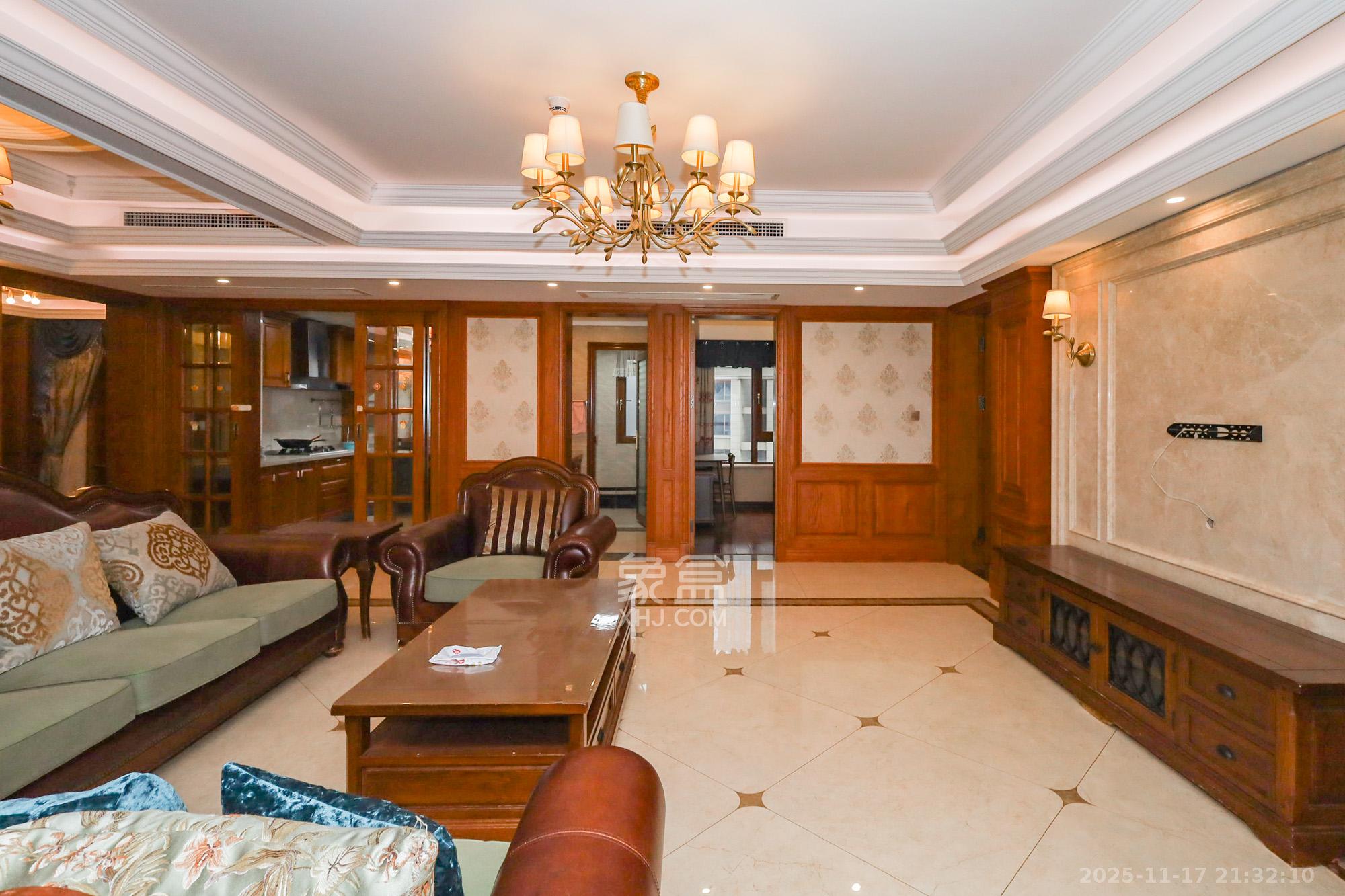 南山雍江汇(滨江国际新城) 4室2厅2卫 358.0万 南山雍江汇(滨江国际新城) 4室2厅2卫 358.0万客厅