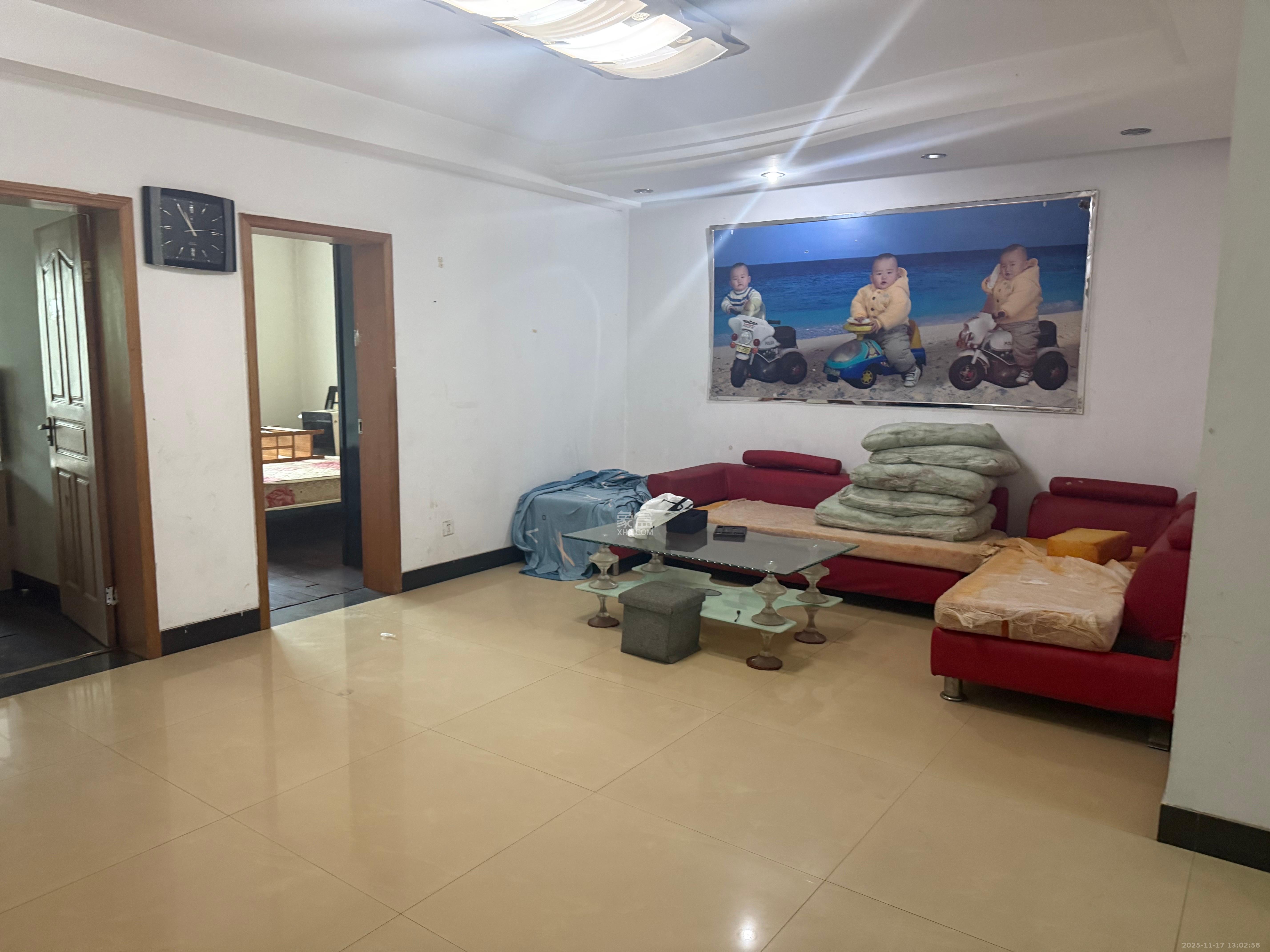 中南汽车世界 3室2厅1卫 1100.0元/月 中南汽车世界 3室2厅1卫 1100.0元/月室内图