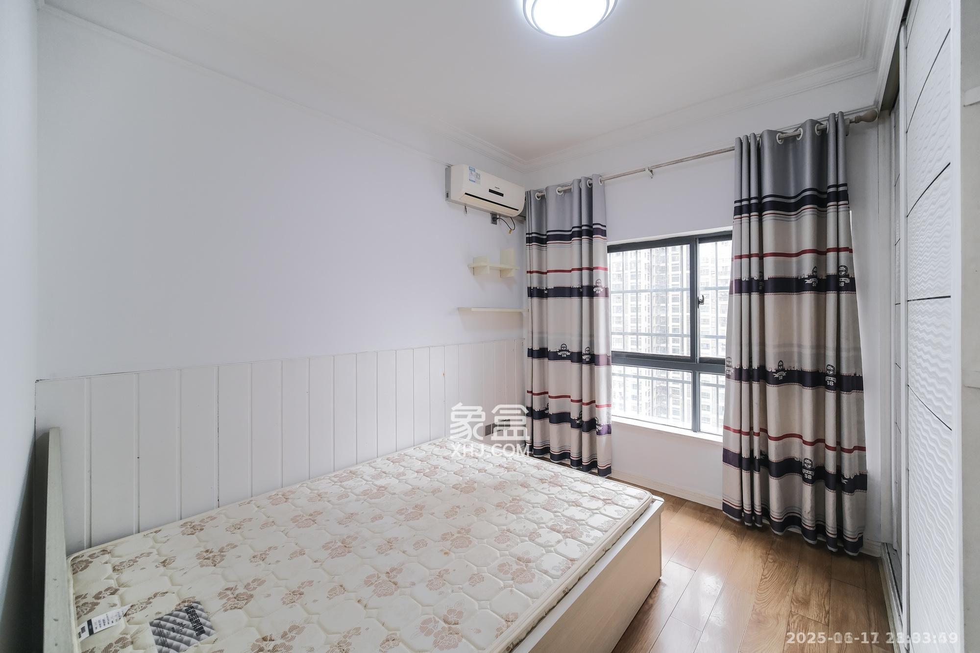 花样年华 4室2厅2卫 2200.0元/月 花样年华 4室2厅2卫 2200.0元/月室内图