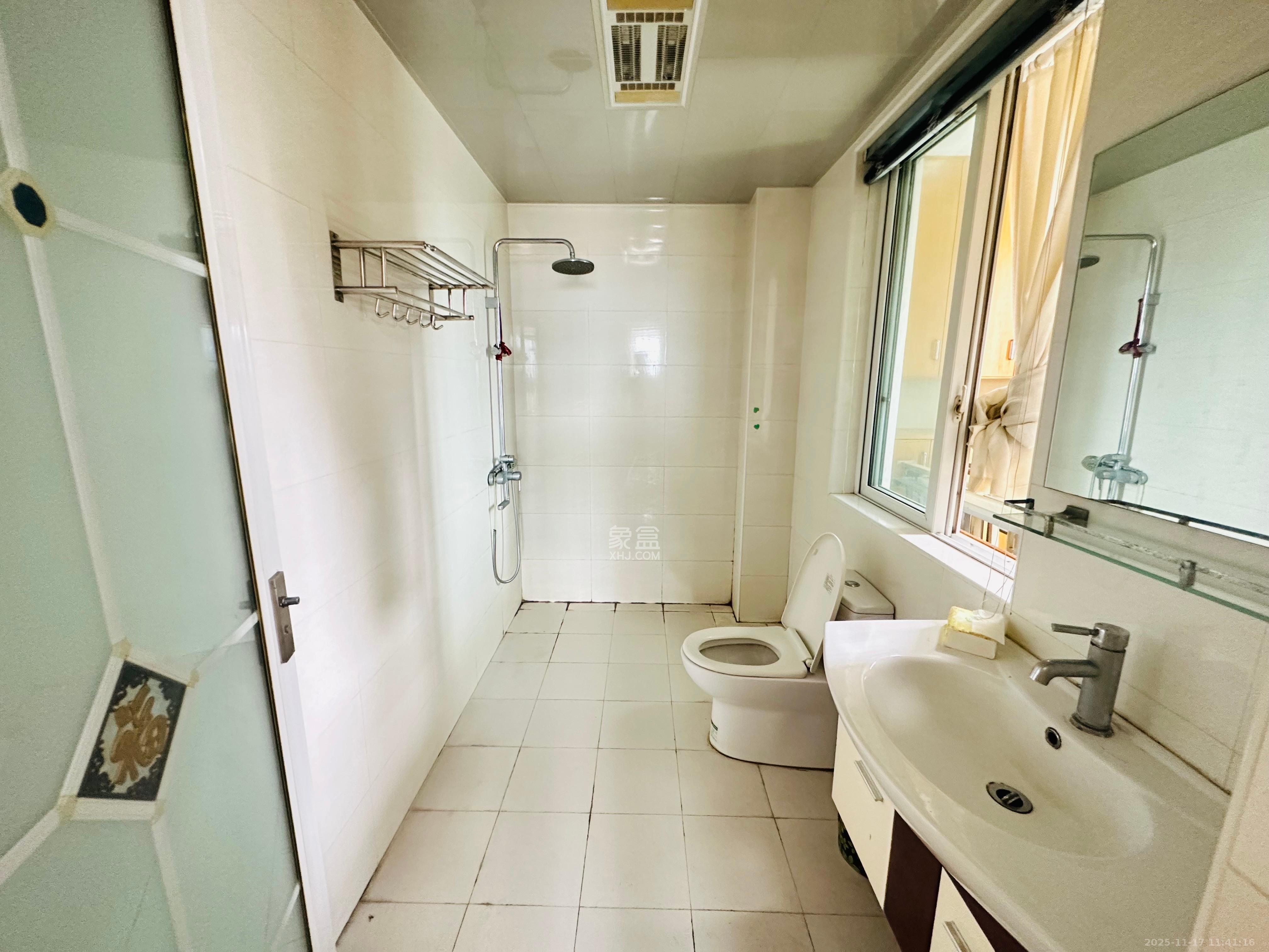 上河国际C区  3室2厅2卫    2300.0元/月室内图