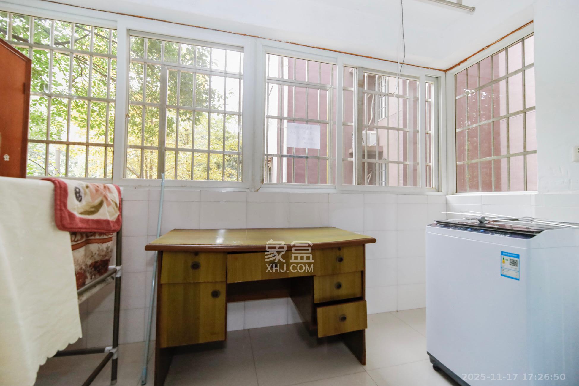 湘樟园小区(湘樟家园) 1室0厅0卫 1500.0元/月 湘樟园小区(湘樟家园) 1室0厅0卫 1500.0元/月室内图