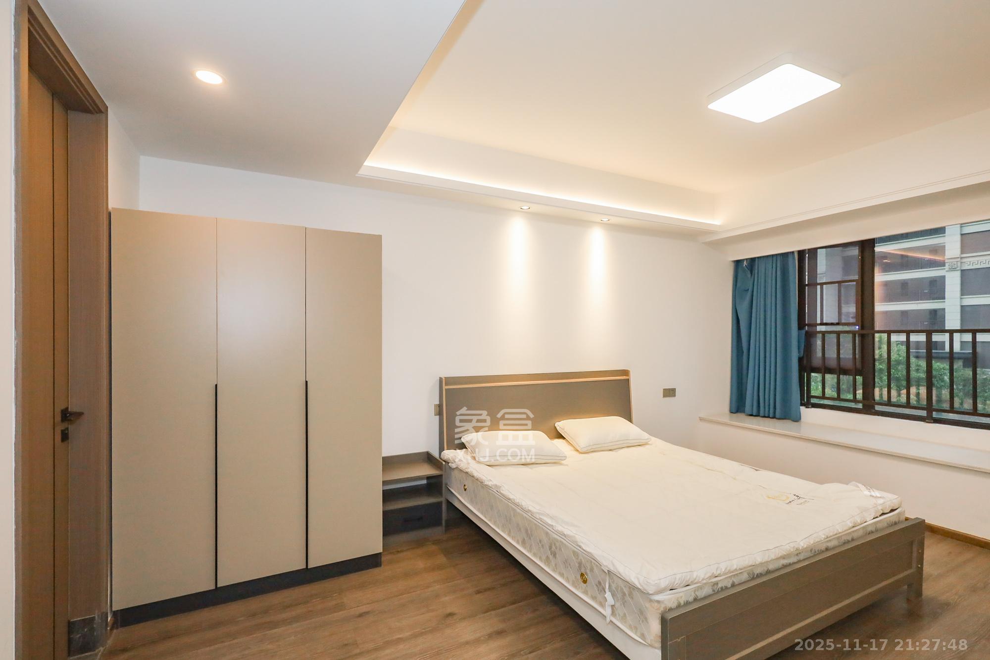 金茂建发泊悦  3室2厅2卫    160.0万卧室