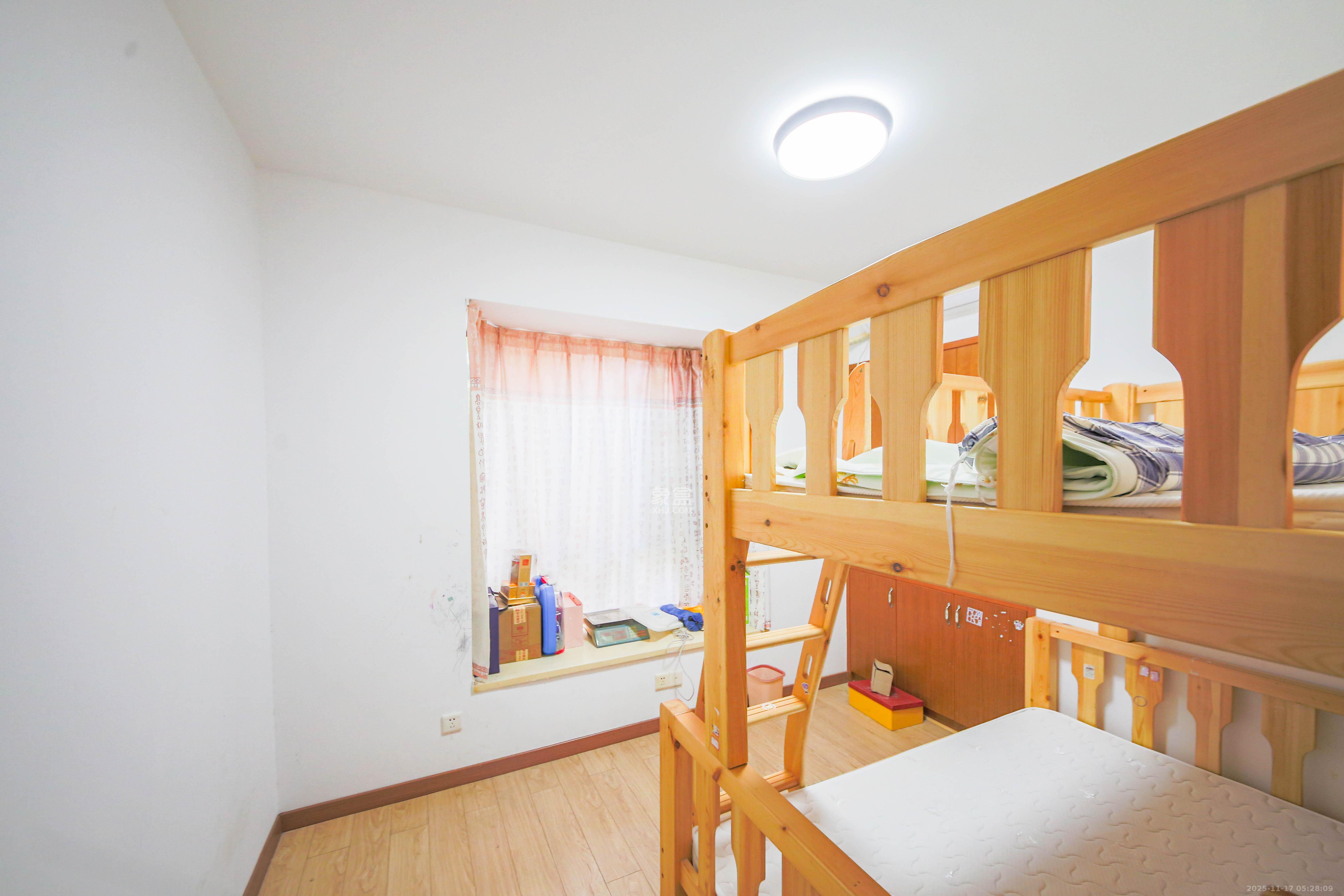 湘诚嘉园 4室2厅2卫 138.0万 湘诚嘉园 4室2厅2卫 138.0万卧室