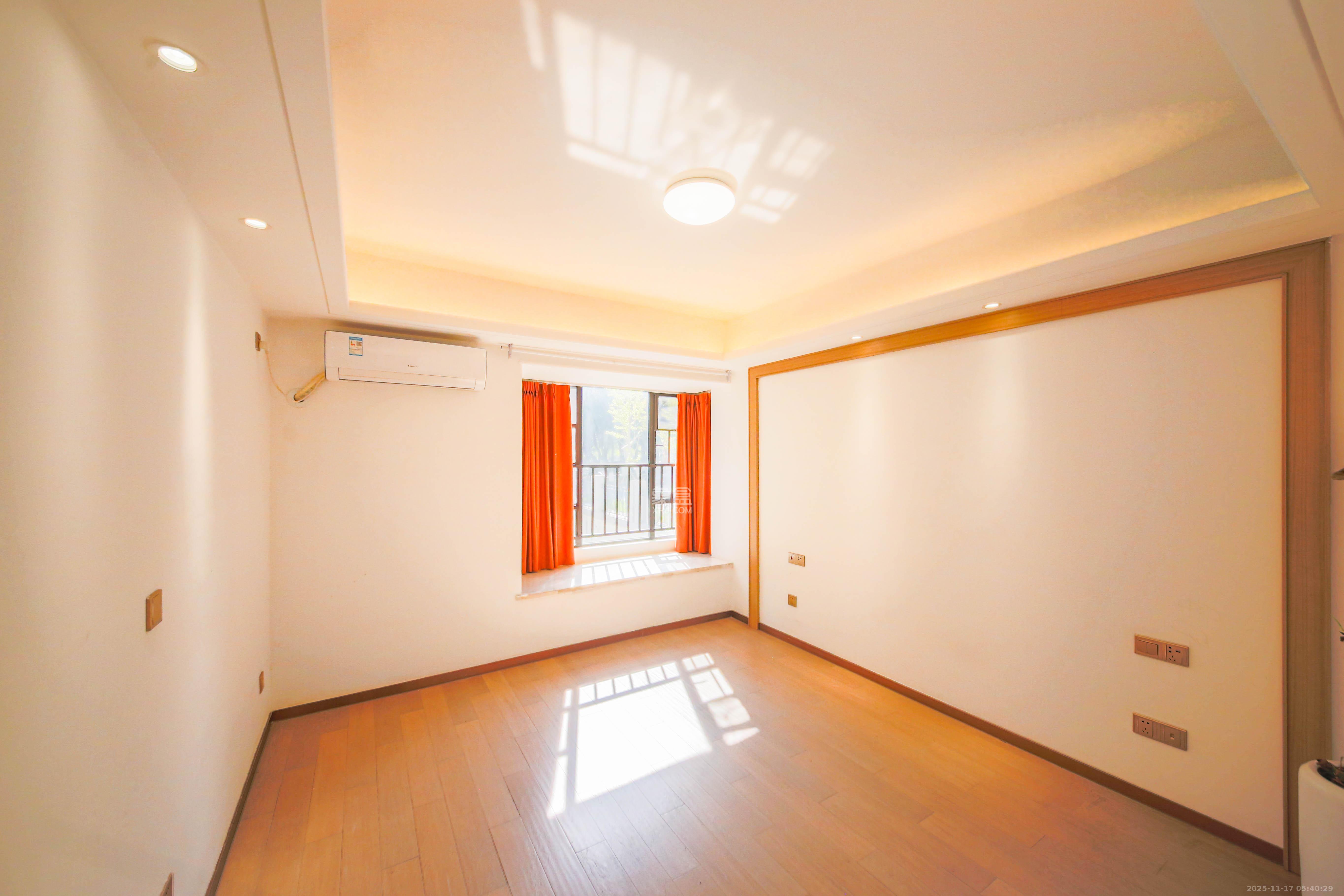 旭辉华宇南宸府  4室2厅2卫    189.0万卧室