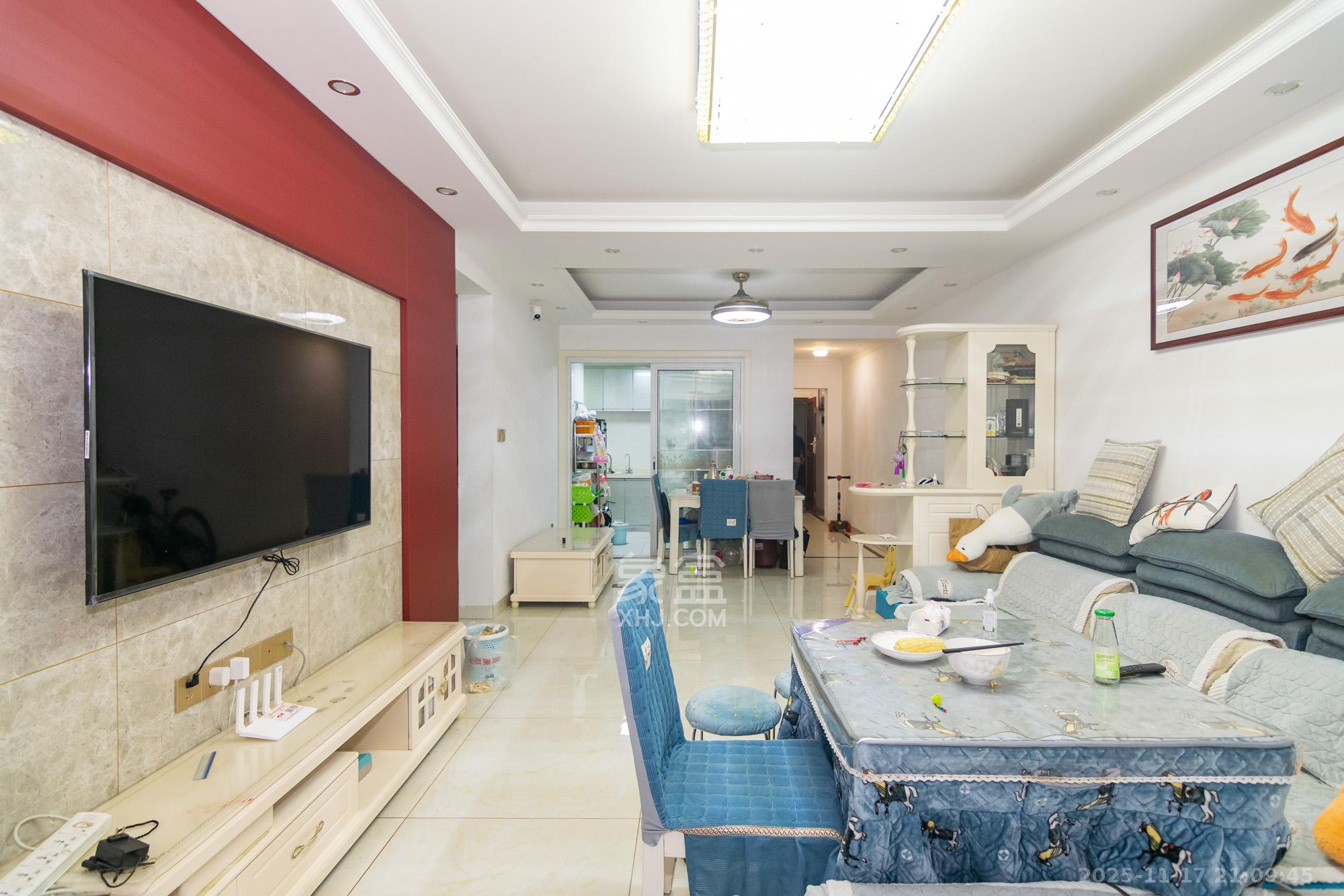 润和长郡（润和紫郡二三期）  3室2厅1卫    68.0万客厅