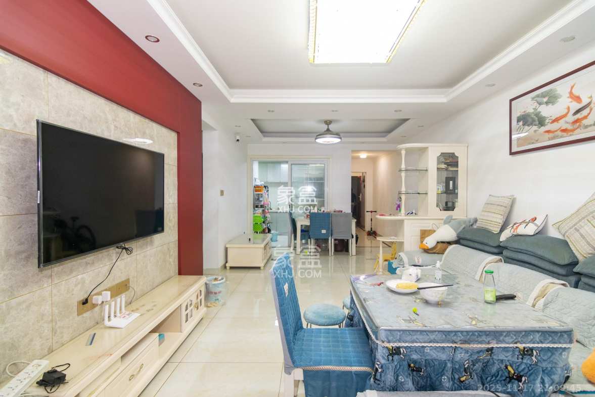 润和长郡(润和紫郡二三期) 3室2厅1卫 68.0万 润和长郡(润和紫郡二三期) 3室2厅1卫 68.0万客厅