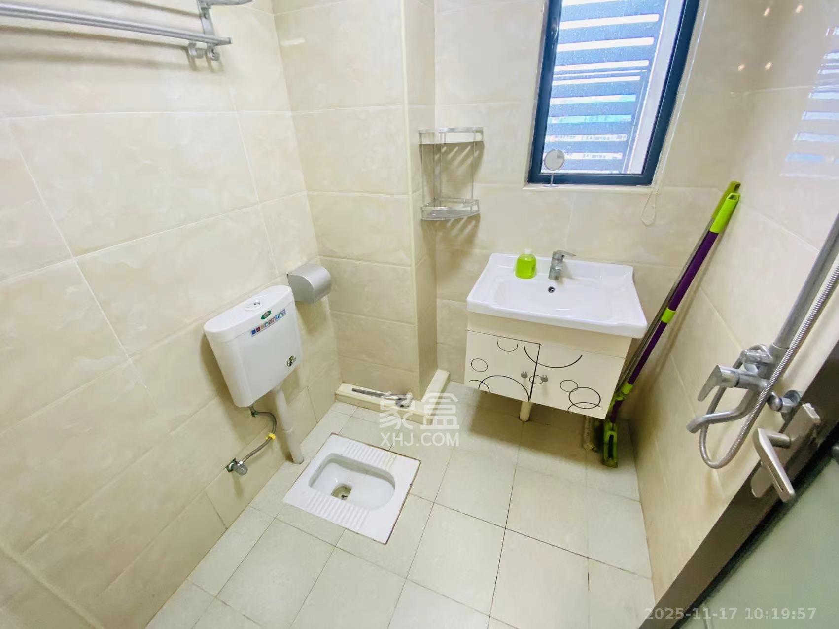 泰龙华府  1室1厅1卫    1600.0元/月室内图