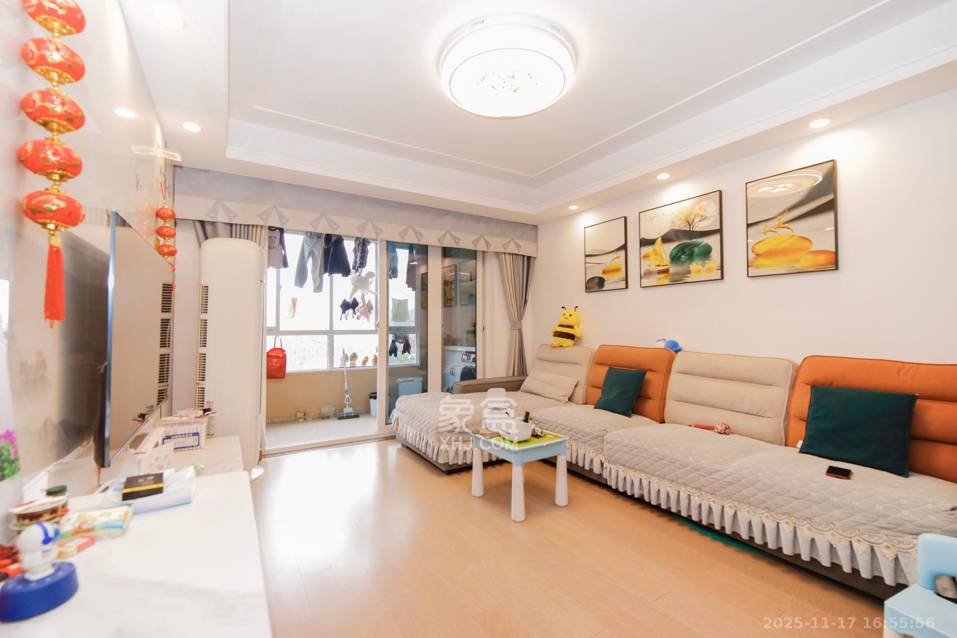 金地香樟悦府  3室2厅1卫    115.0万客厅