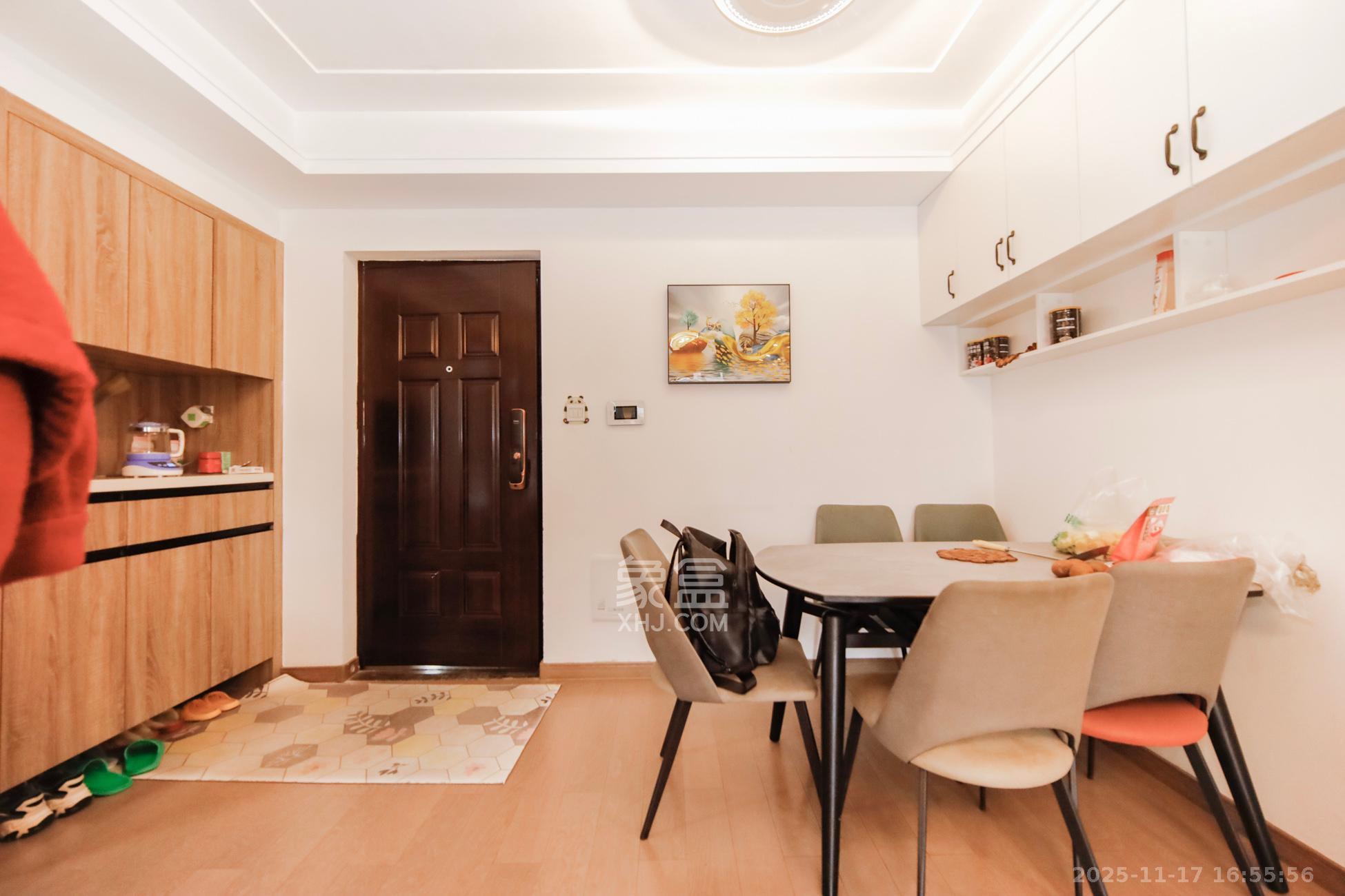 金地香樟悦府  3室2厅1卫    115.0万客厅