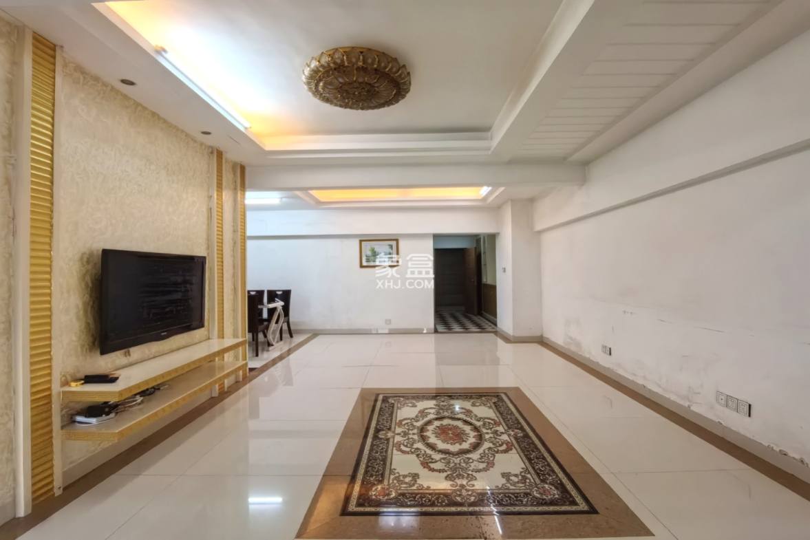 名门广场北区(二期) 3室2厅1卫 126.0万 名门广场北区(二期) 3室2厅1卫 126.0万客厅