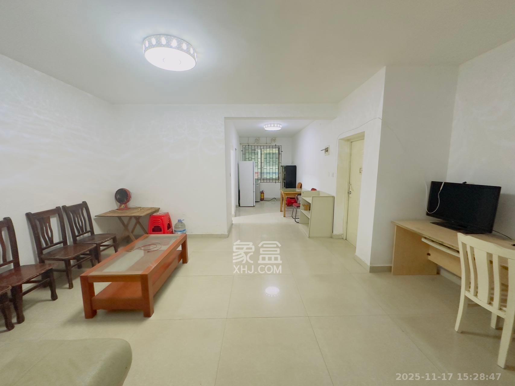 中南汽车世界 2室1厅1卫 1200.0元/月 中南汽车世界 2室1厅1卫 1200.0元/月室内图