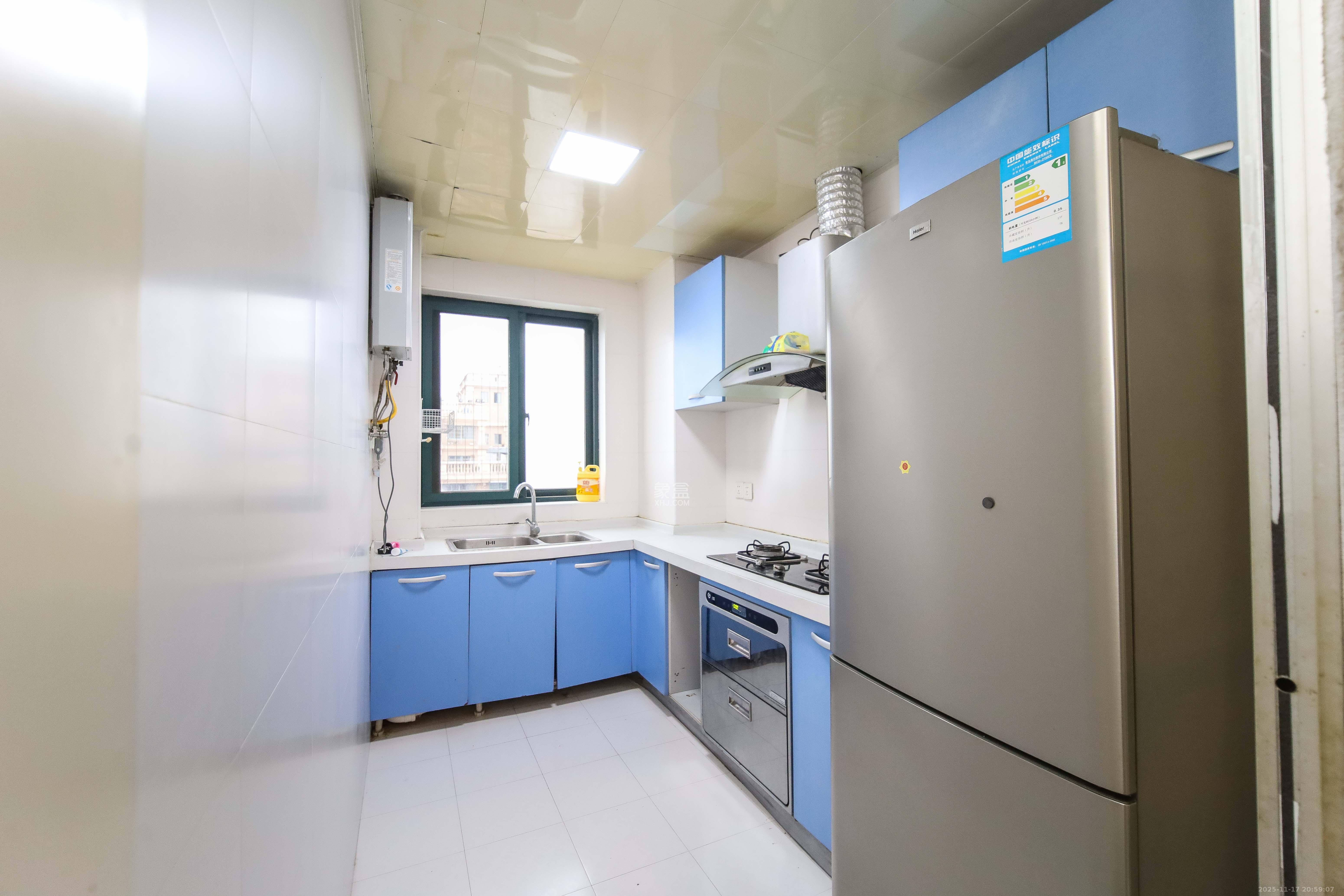 东玺门  2室2厅1卫    65.0万厨房