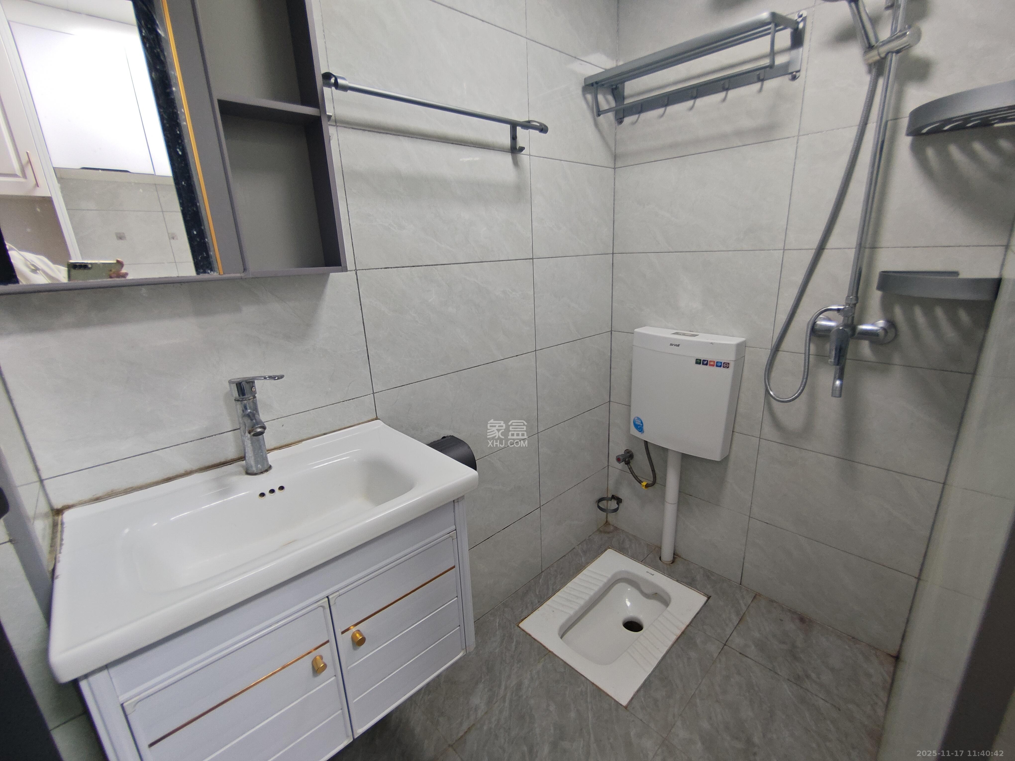 保利麓谷林语I区  1室1厅1卫    1300.0元/月室内图