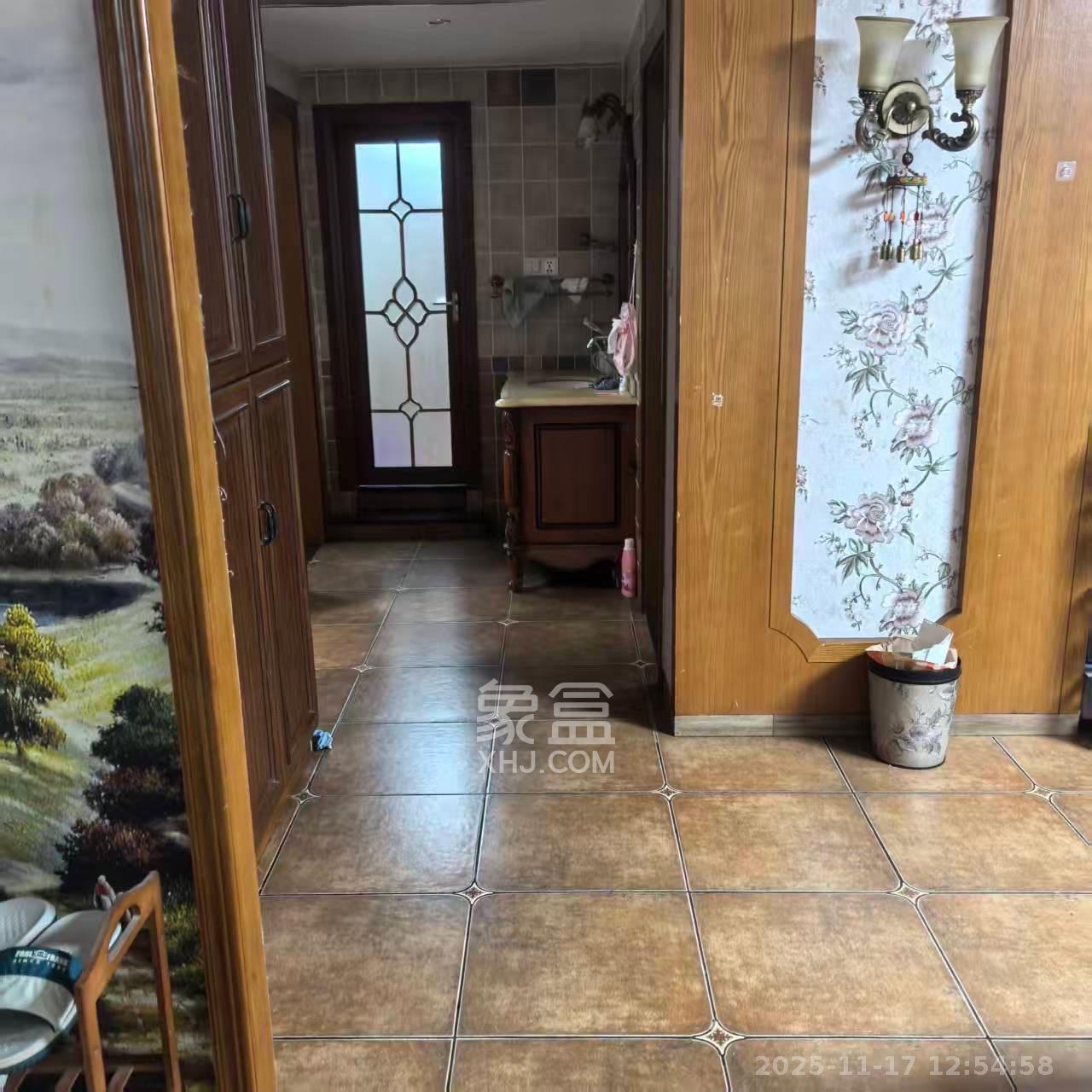 绿地中央广场  3室2厅2卫    3500.0元/月室内图