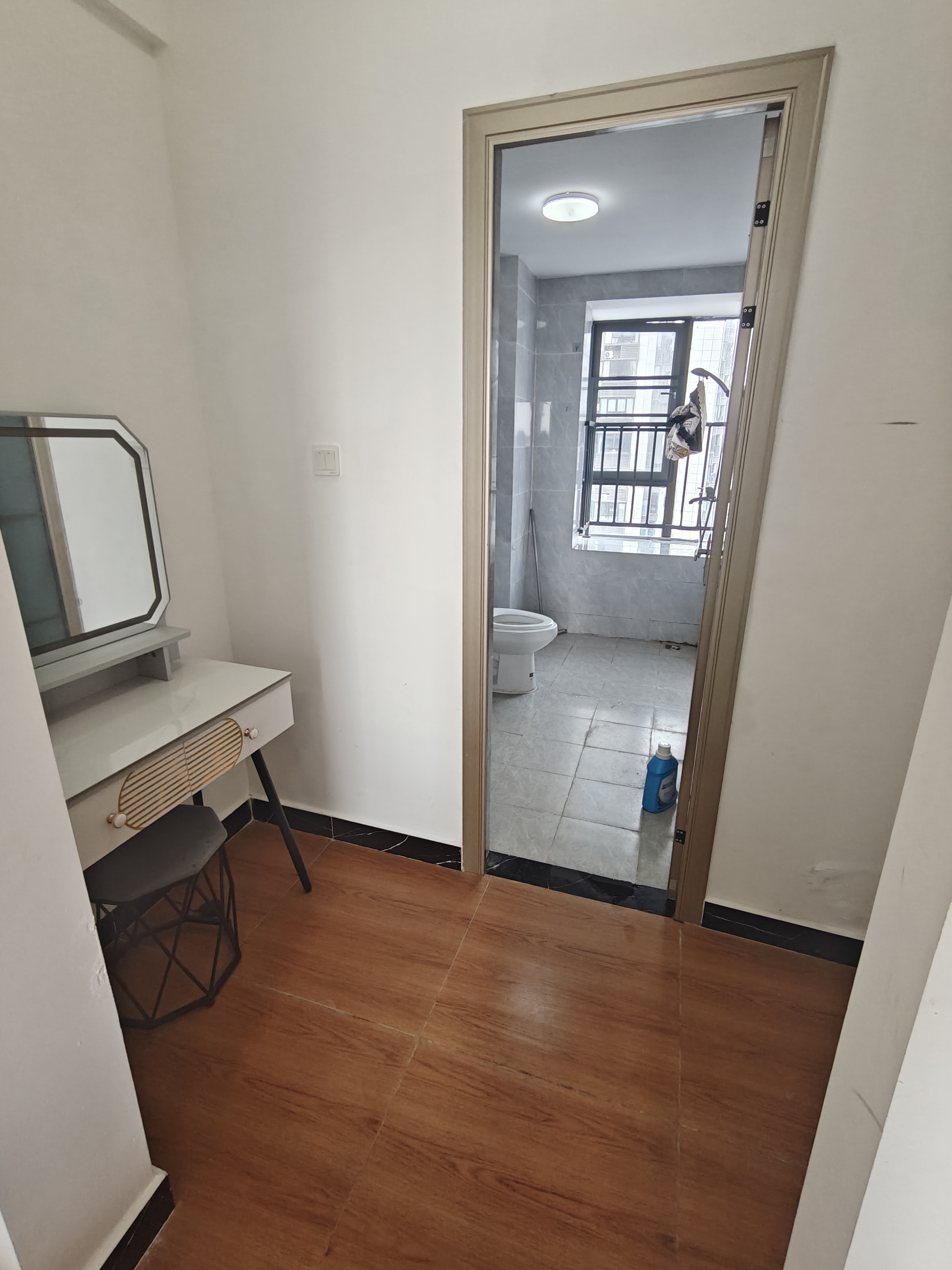 坡博家园四区 4室2厅2卫 3300.0元/月 坡博家园四区 4室2厅2卫 3300.0元/月室内图