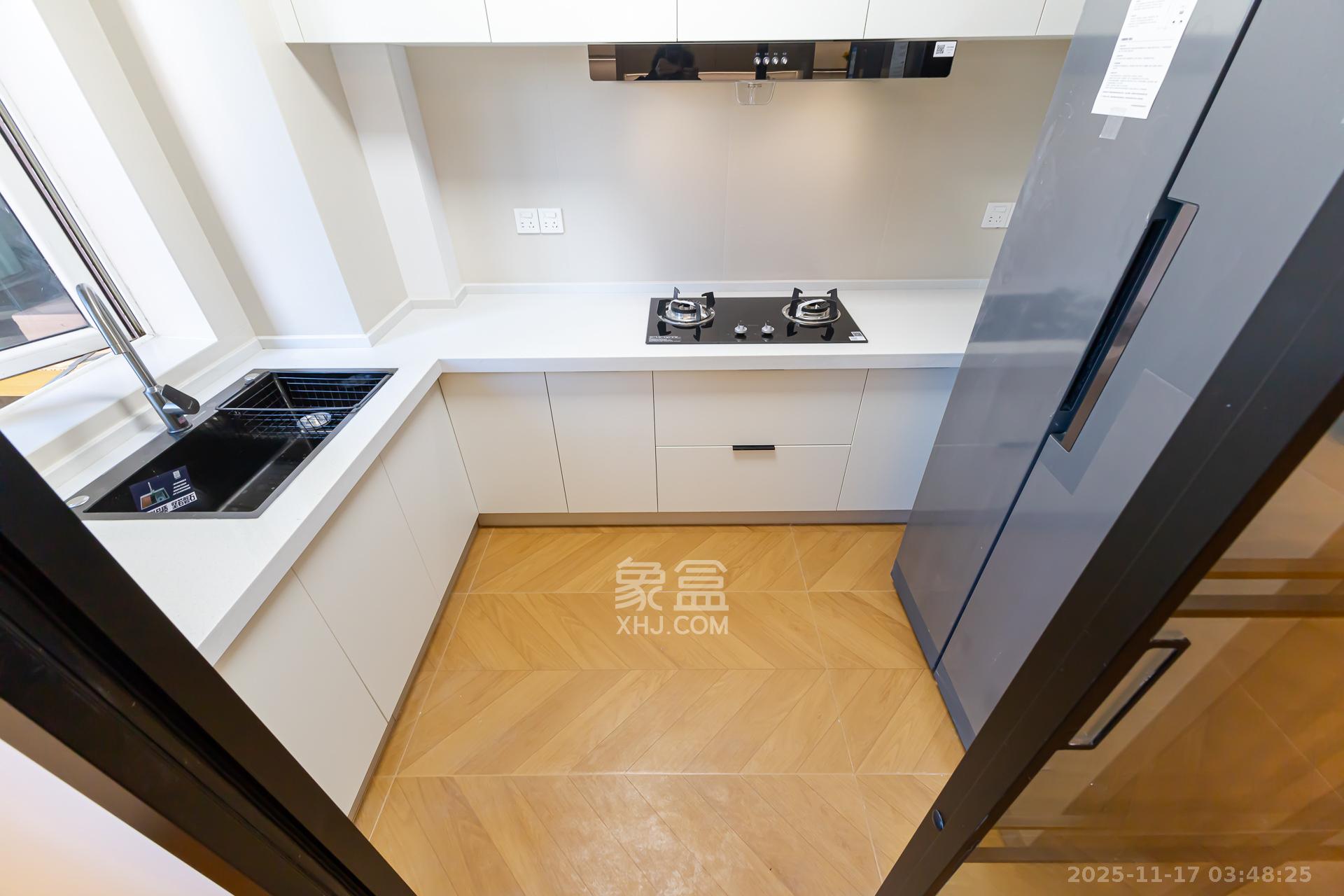 山与墅  4室2厅2卫    105.8万厨房