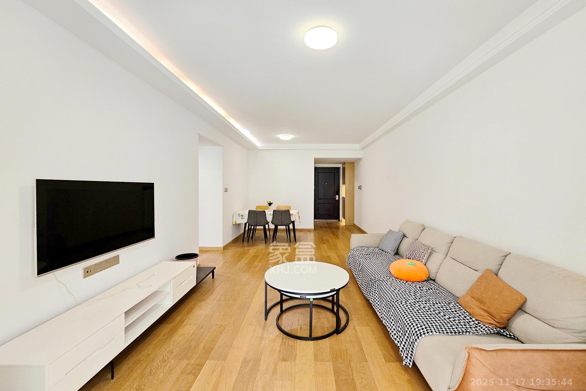 阳光城尚东湾青柠园 3室2厅1卫 80.0万 阳光城尚东湾青柠园 3室2厅1卫 80.0万客厅