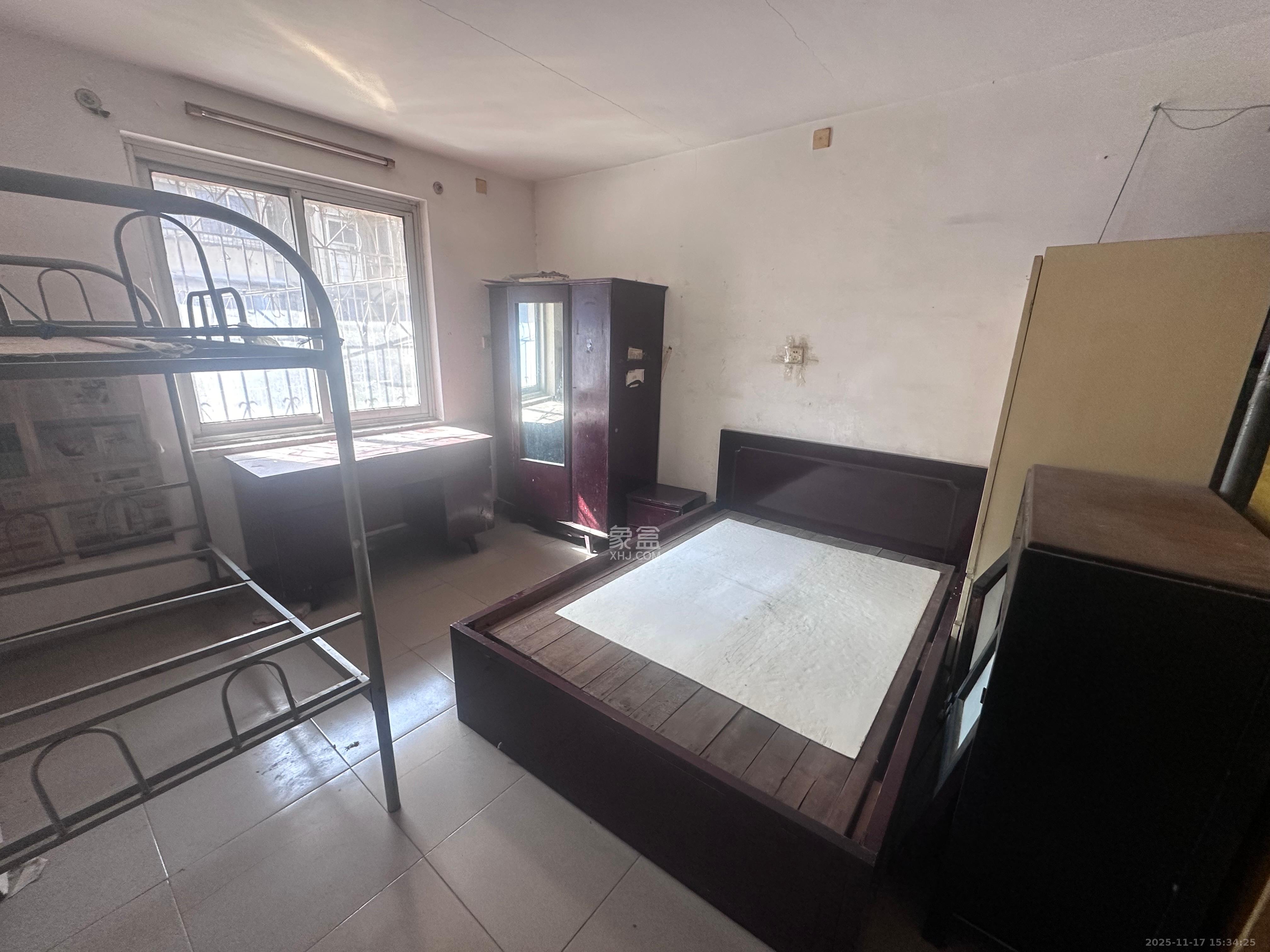 学宫公寓  3室1厅1卫    1500.0元/月室内图